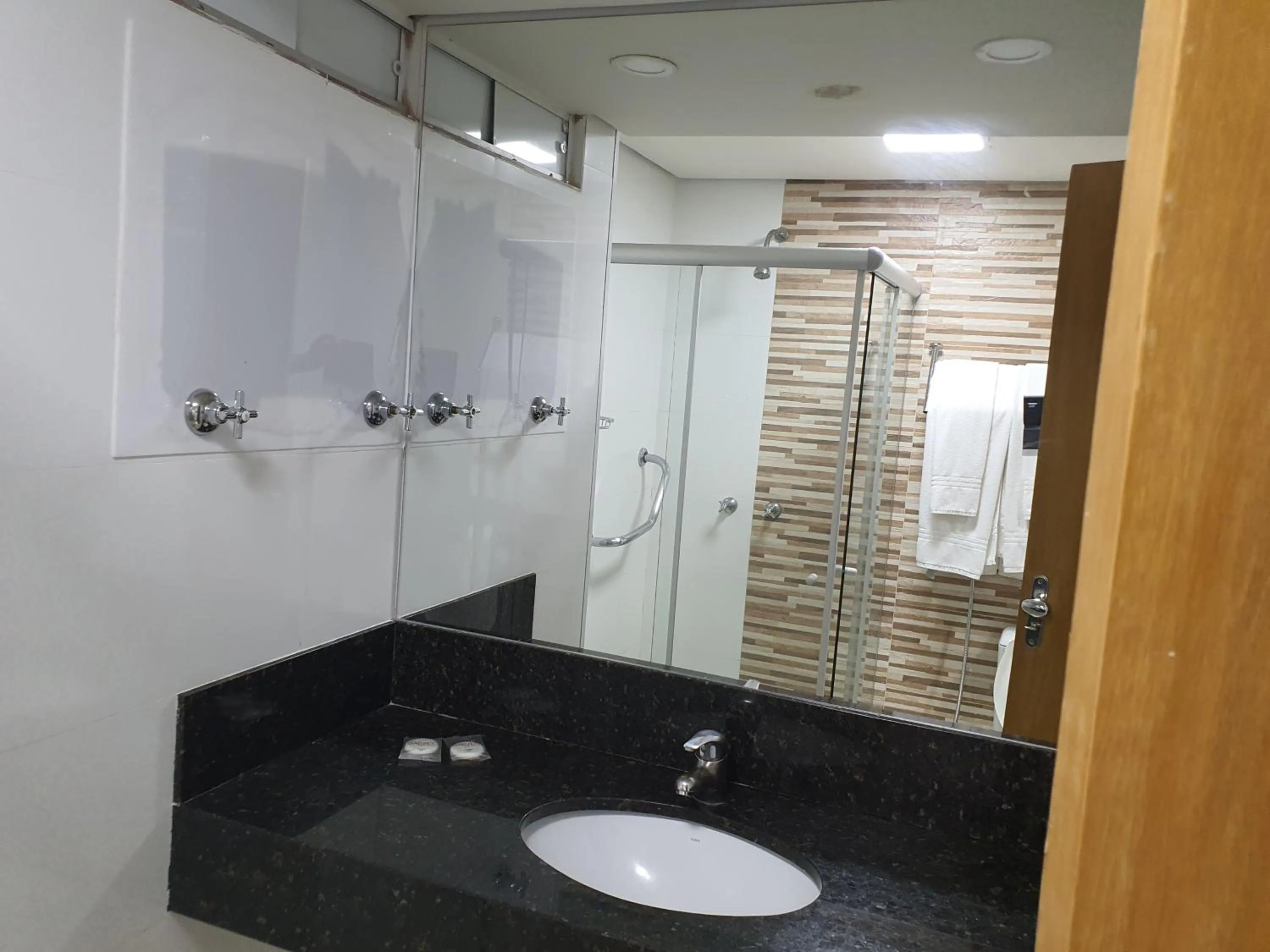 Bathroom in Brasilia Apart Hotéis