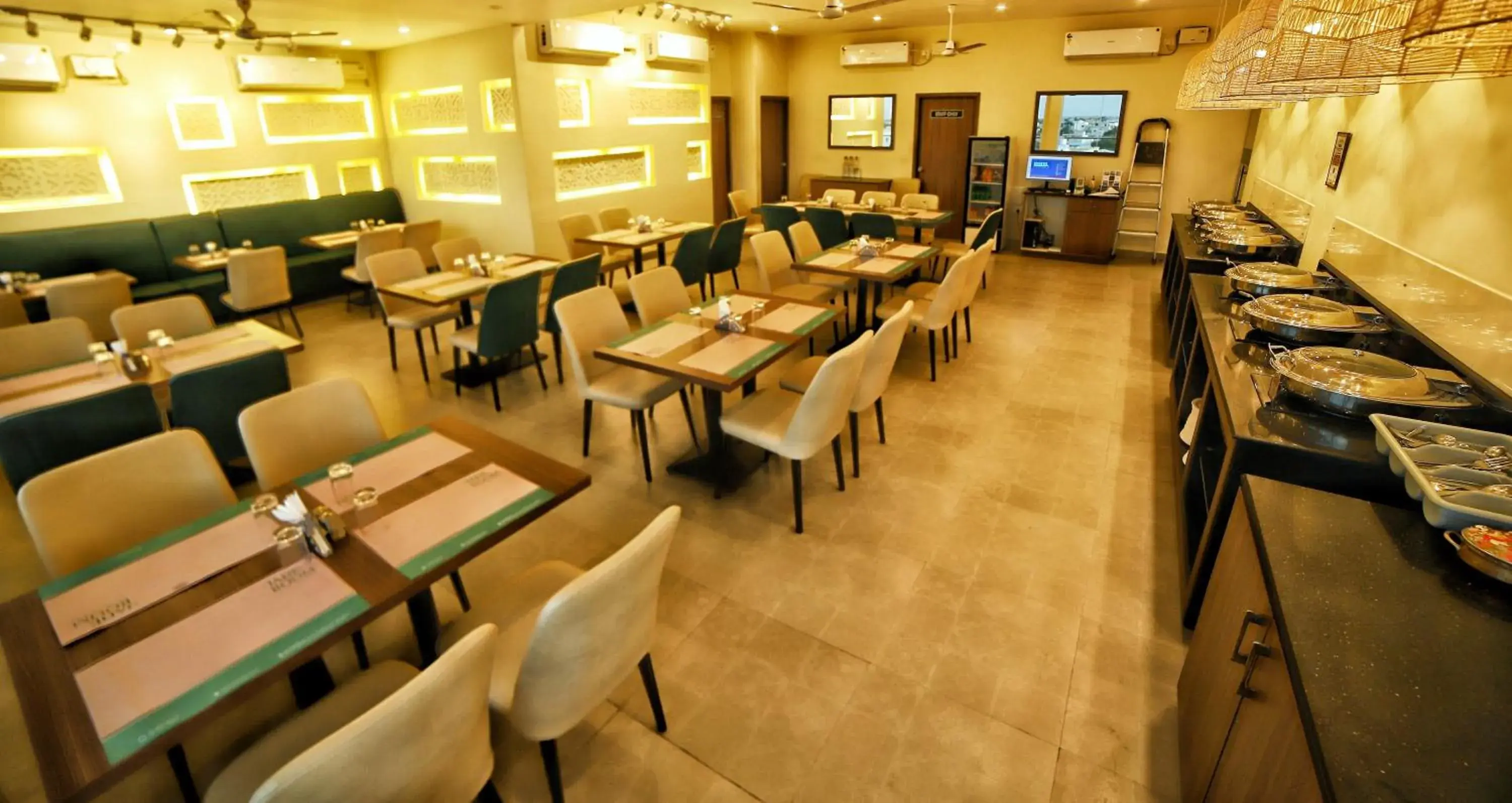 Restaurant/places to eat in CORAL RESIDENCY Restaurant/places to eat in CORAL RESIDENCY