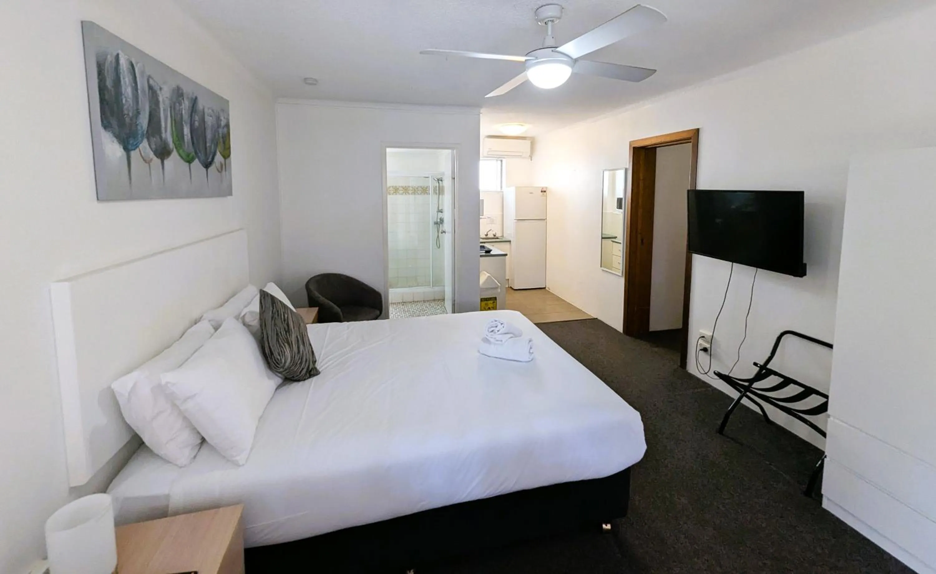 Bedroom, Bed in Bella Villa Motor Inn