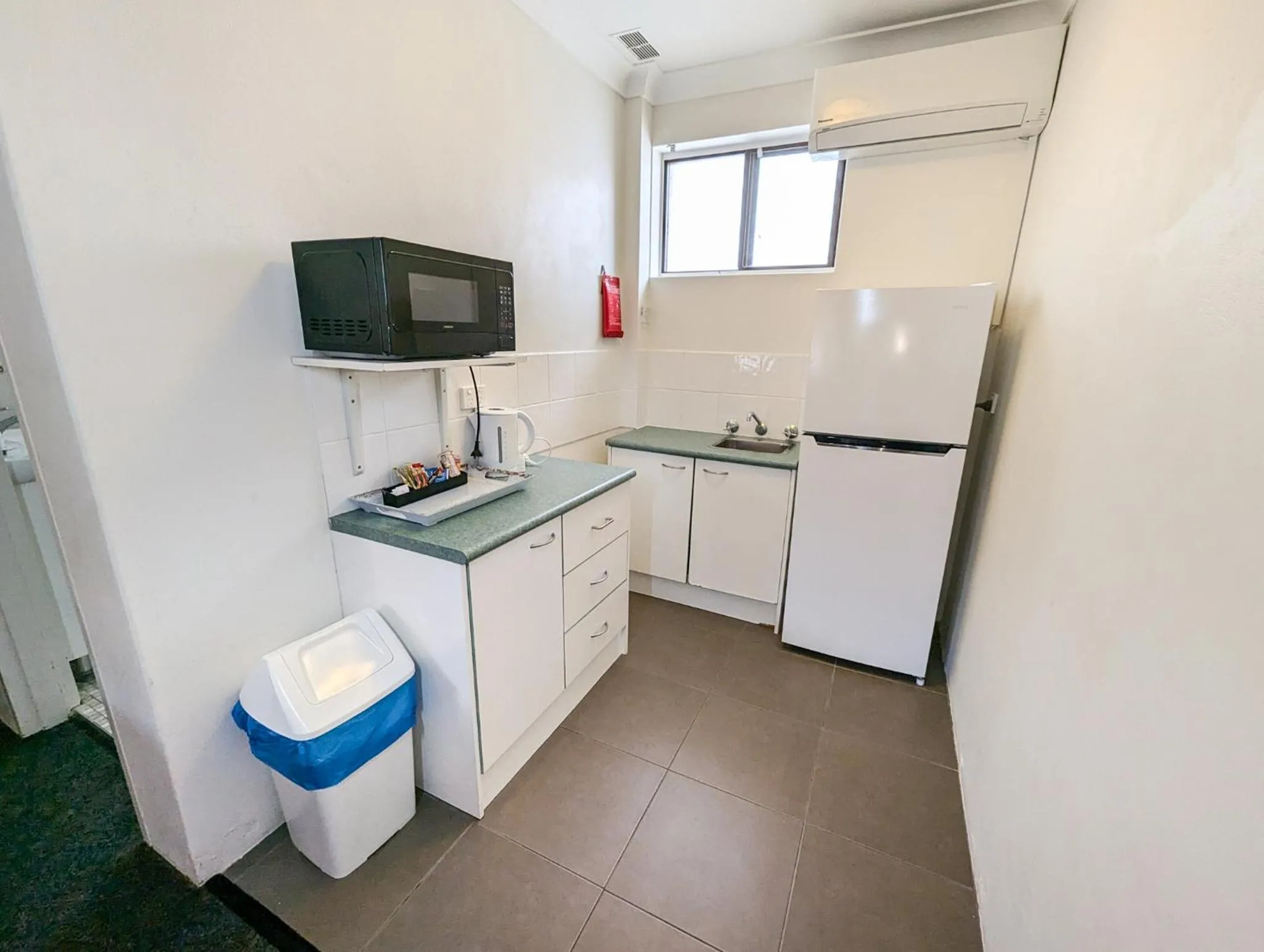 Kitchen or kitchenette in Bella Villa Motor Inn