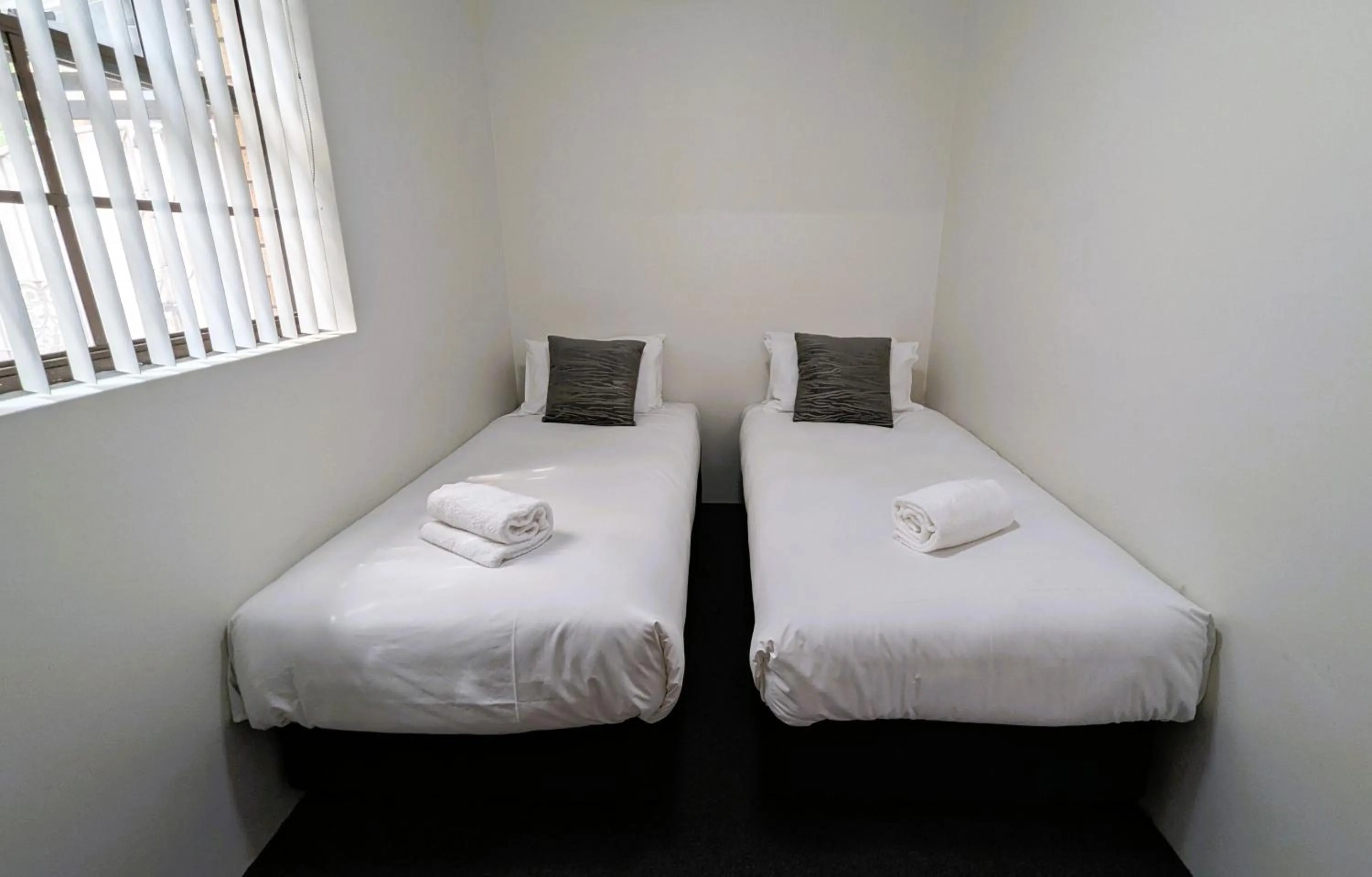 Bedroom, Bed in Bella Villa Motor Inn