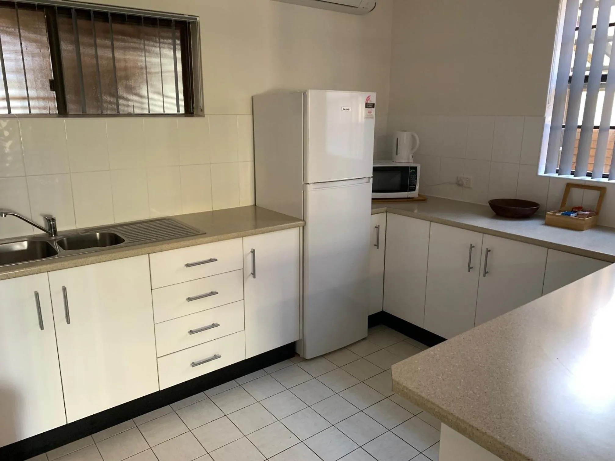 Kitchen or kitchenette in Bella Villa Motor Inn