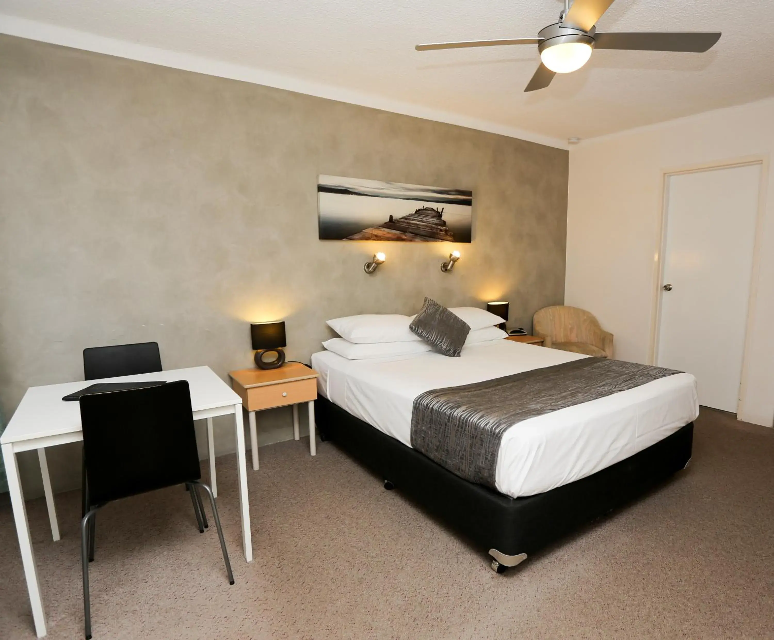 Bedroom, Bed in Bella Villa Motor Inn Bedroom, Bed in Bella Villa Motor Inn