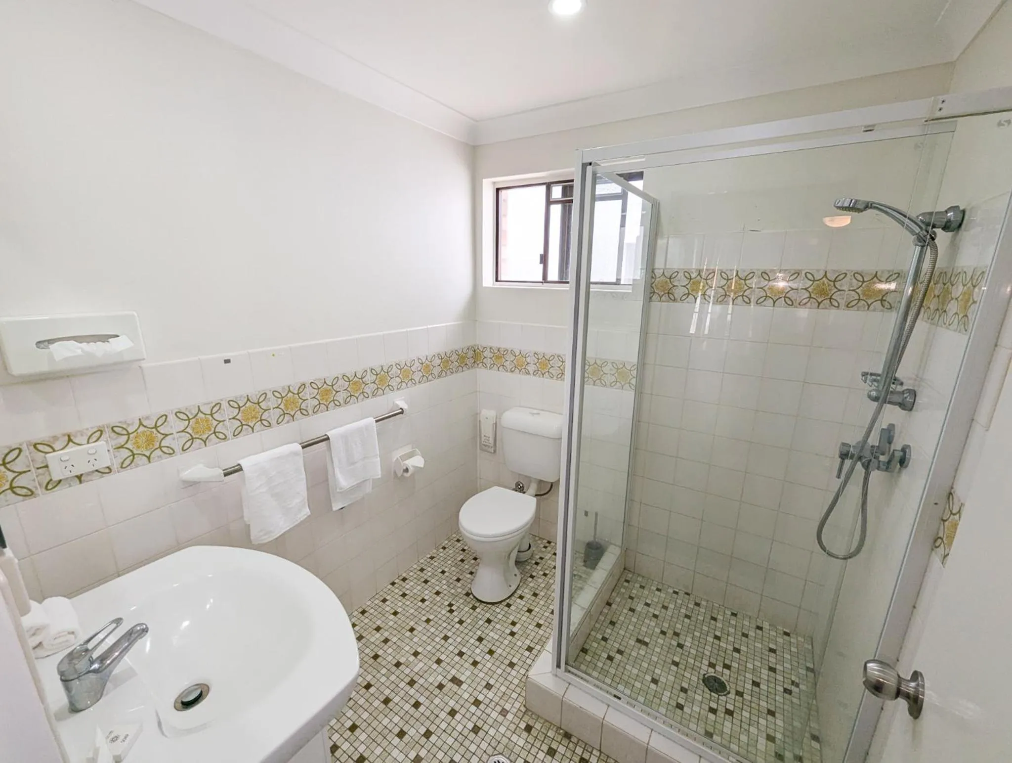 Bathroom in Bella Villa Motor Inn