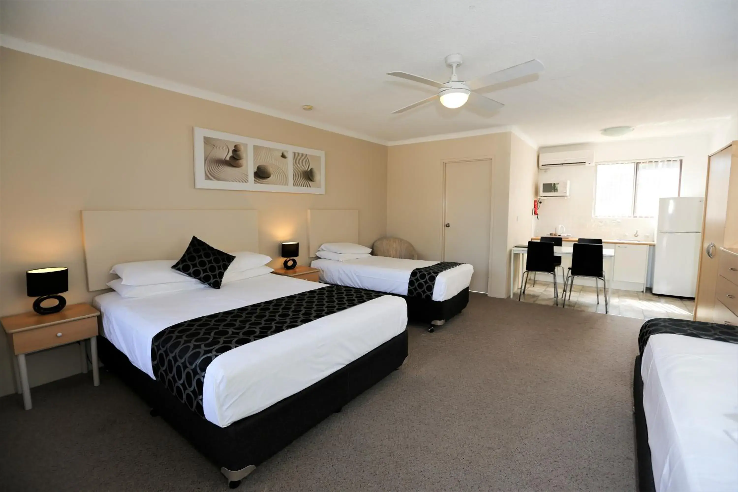 Family Room in Bella Villa Motor Inn Family Room in Bella Villa Motor Inn