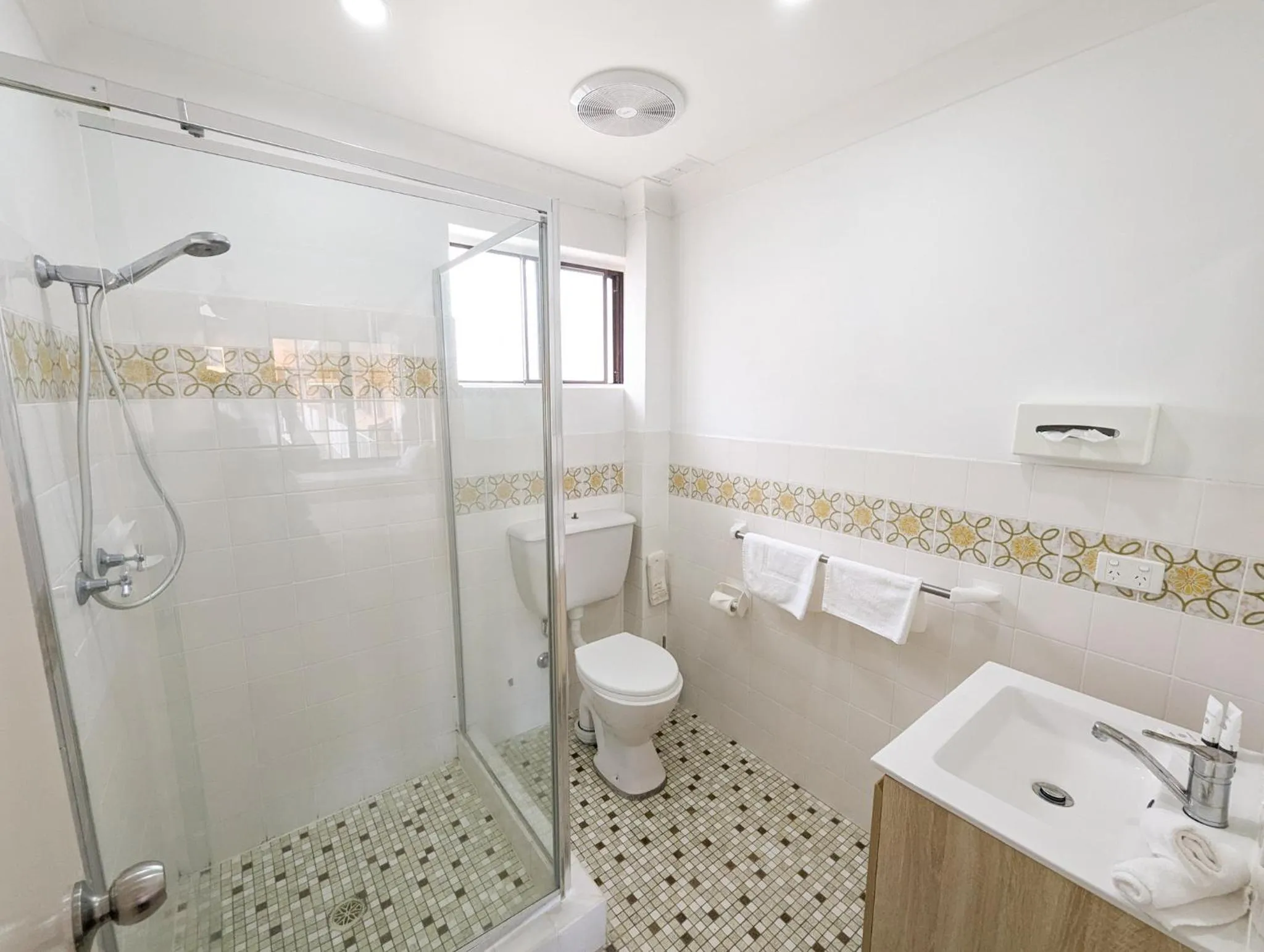 Bathroom in Bella Villa Motor Inn