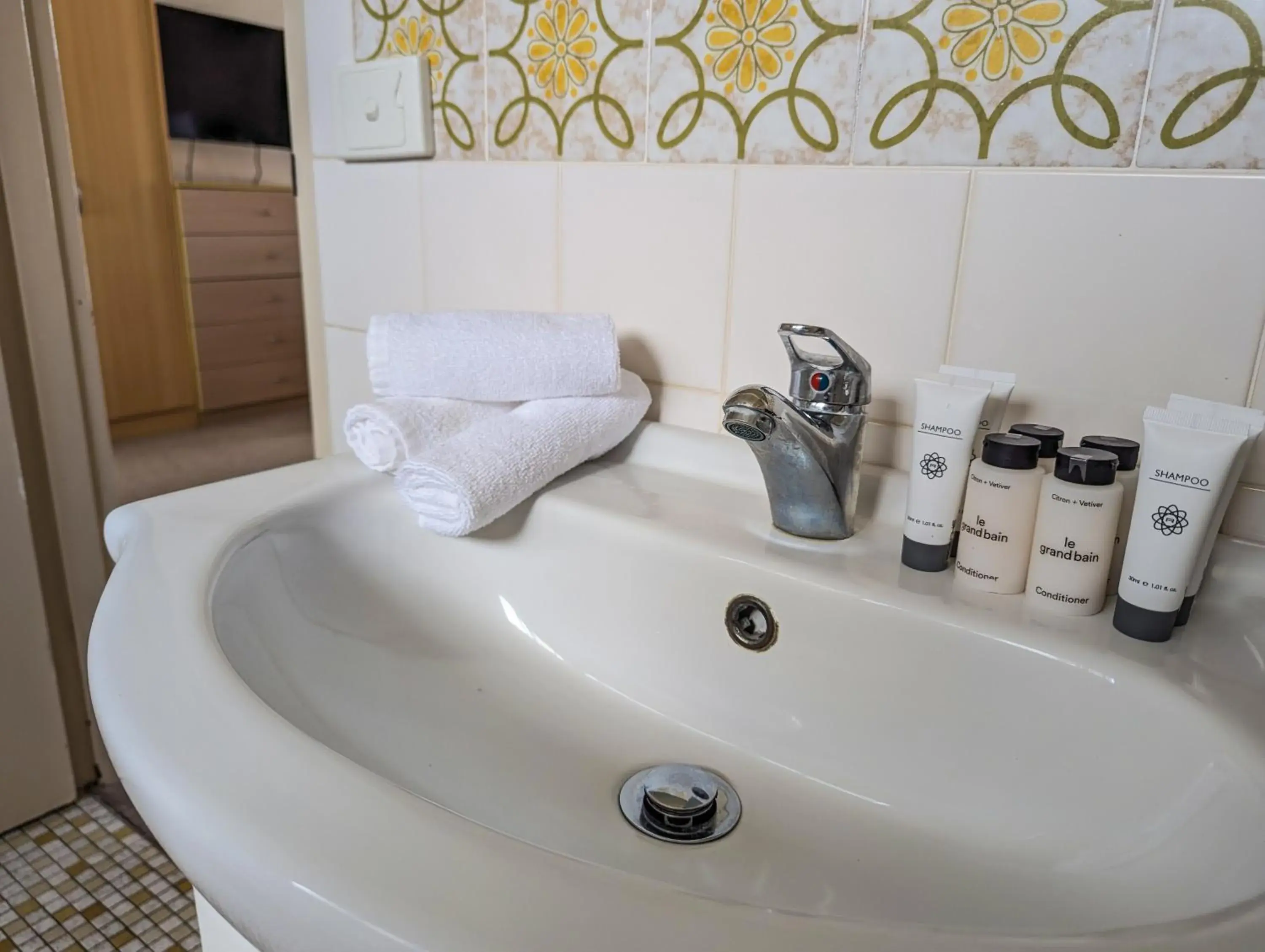 Bathroom in Bella Villa Motor Inn Bathroom in Bella Villa Motor Inn