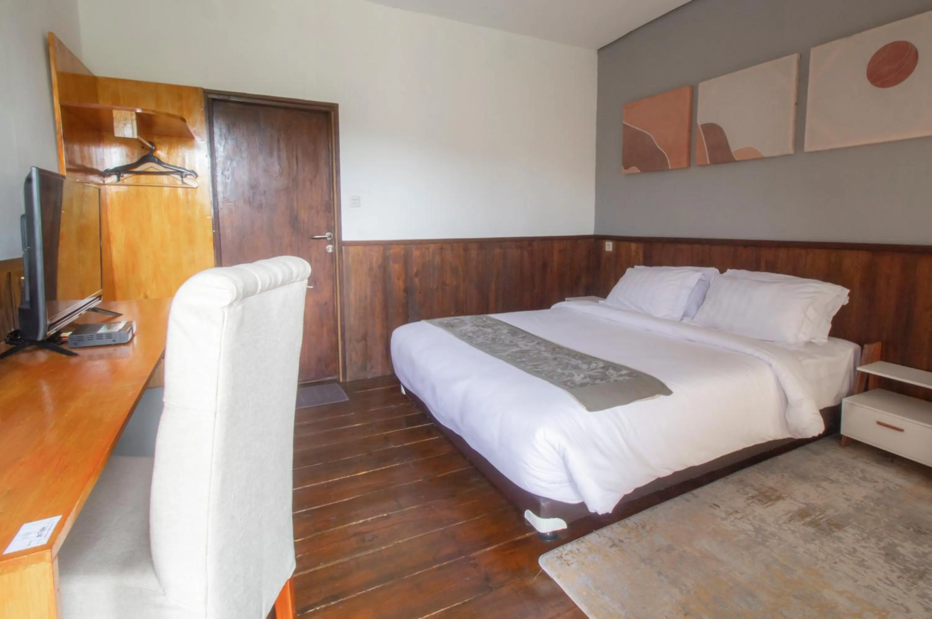 Communal lounge/ TV room, Bed in Natuna Dive Resort