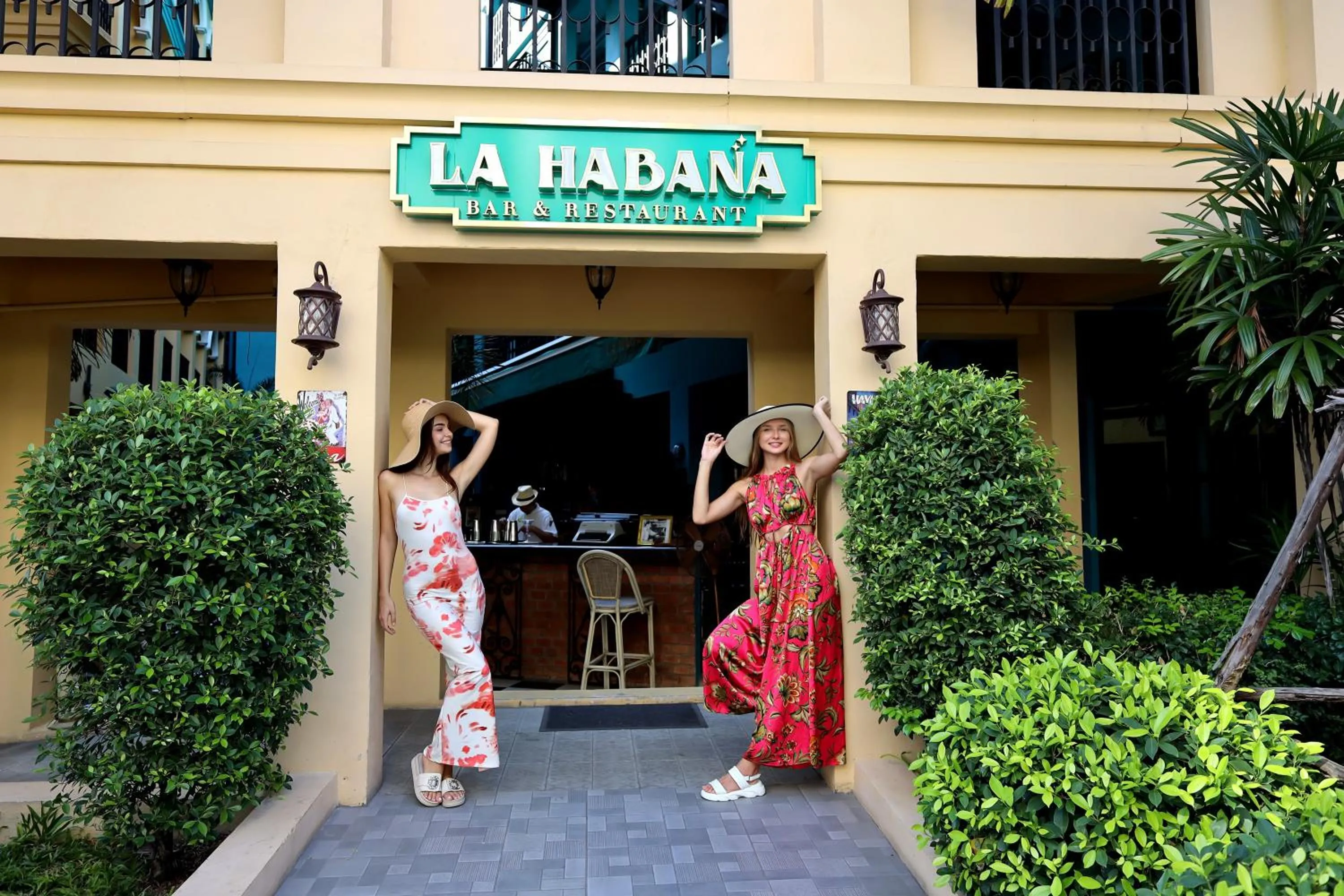 Lounge or bar in The Quba Boutique Hotel Pattaya