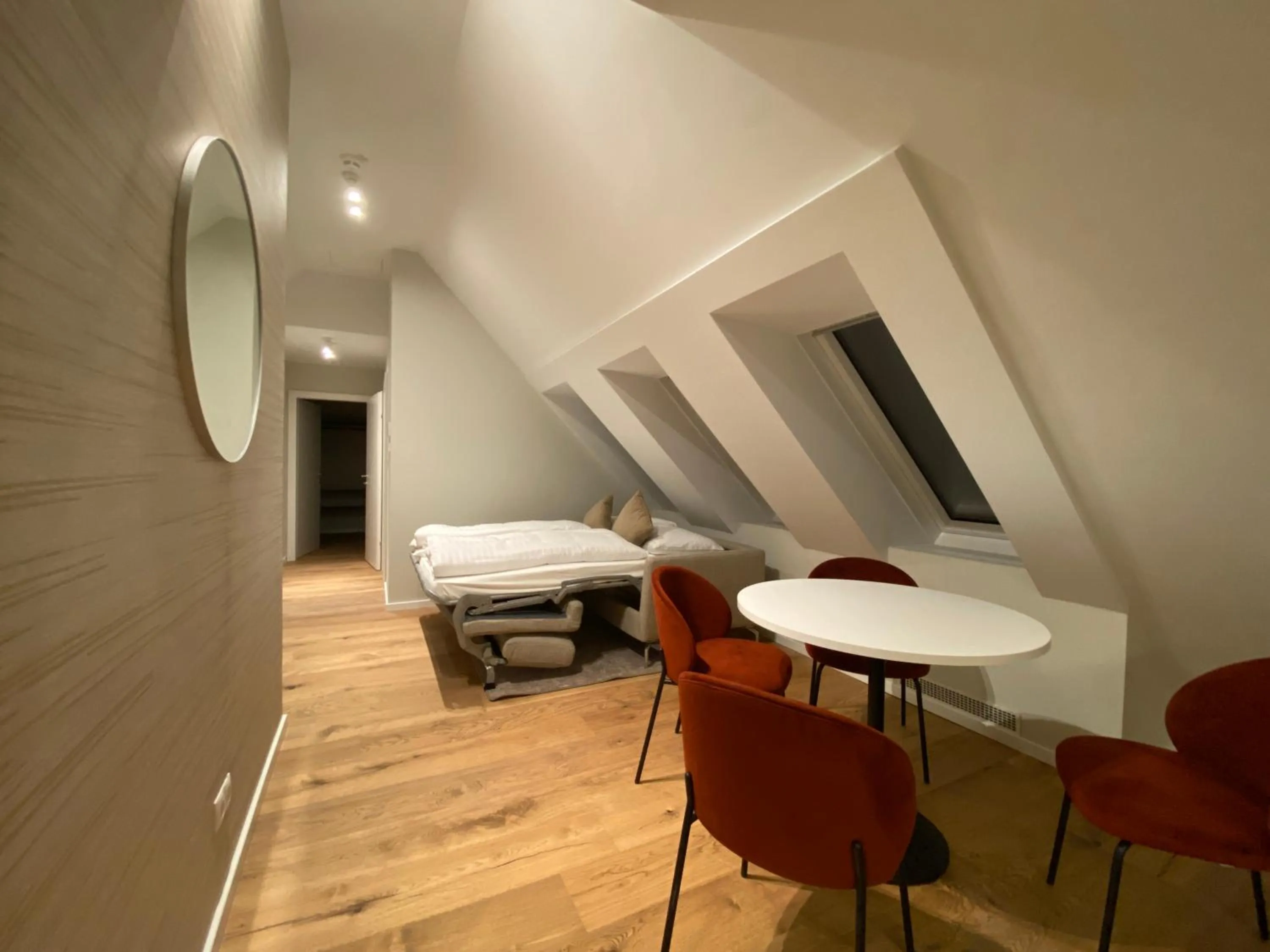 Photo of the whole room, Bed in Blackhome Wien I contactless check-in