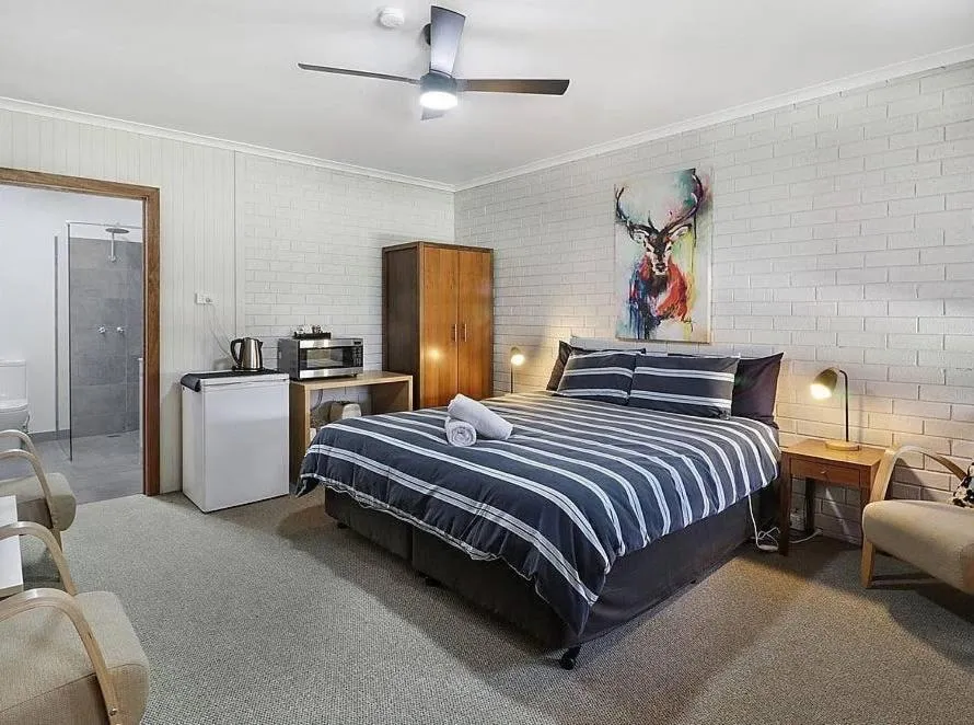 Bed in Merrijig Motor Inn