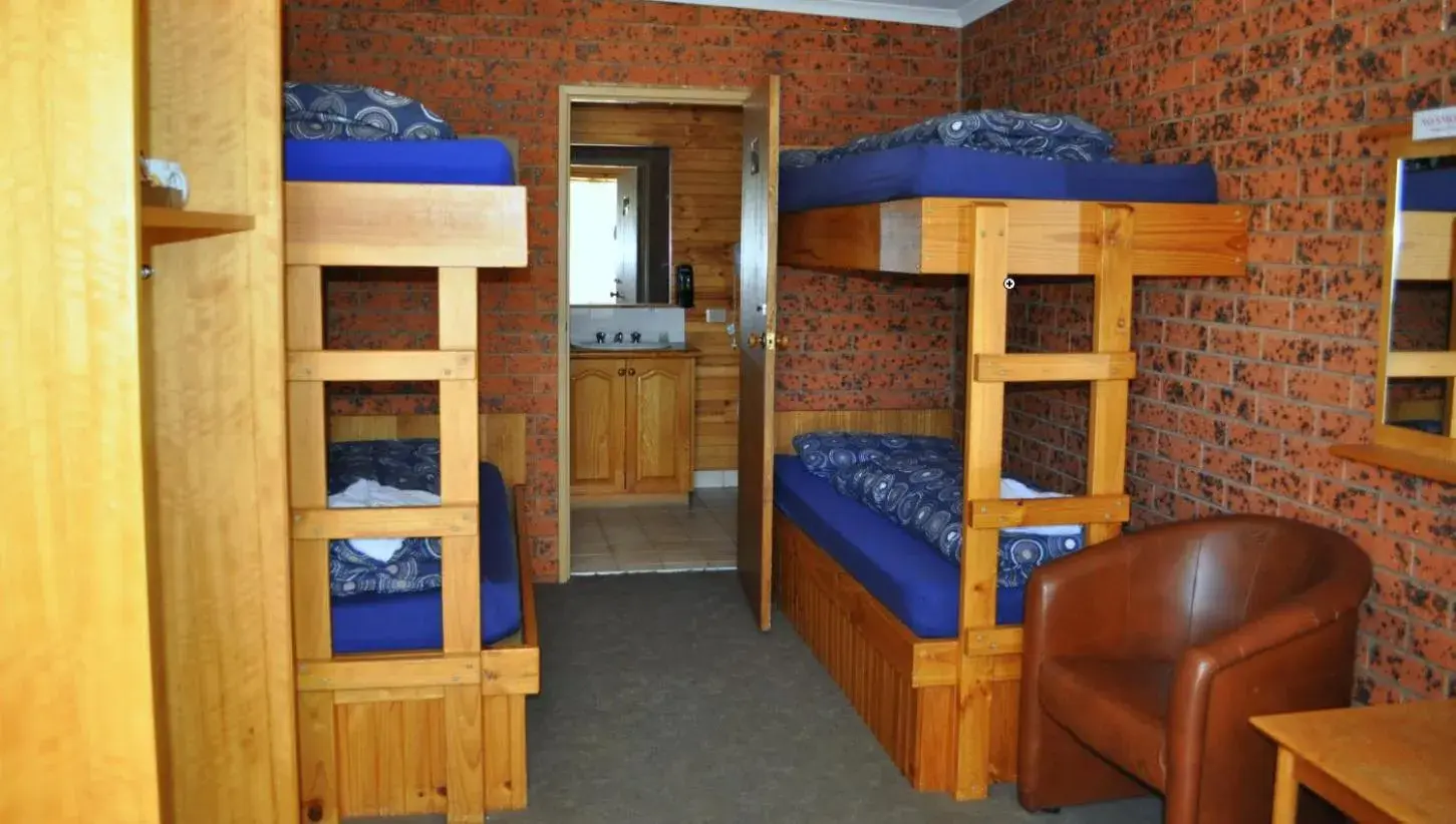 Bunk Room with 4 Bunk Beds in Merrijig Motor Inn Bunk Room with 4 Bunk Beds in Merrijig Motor Inn