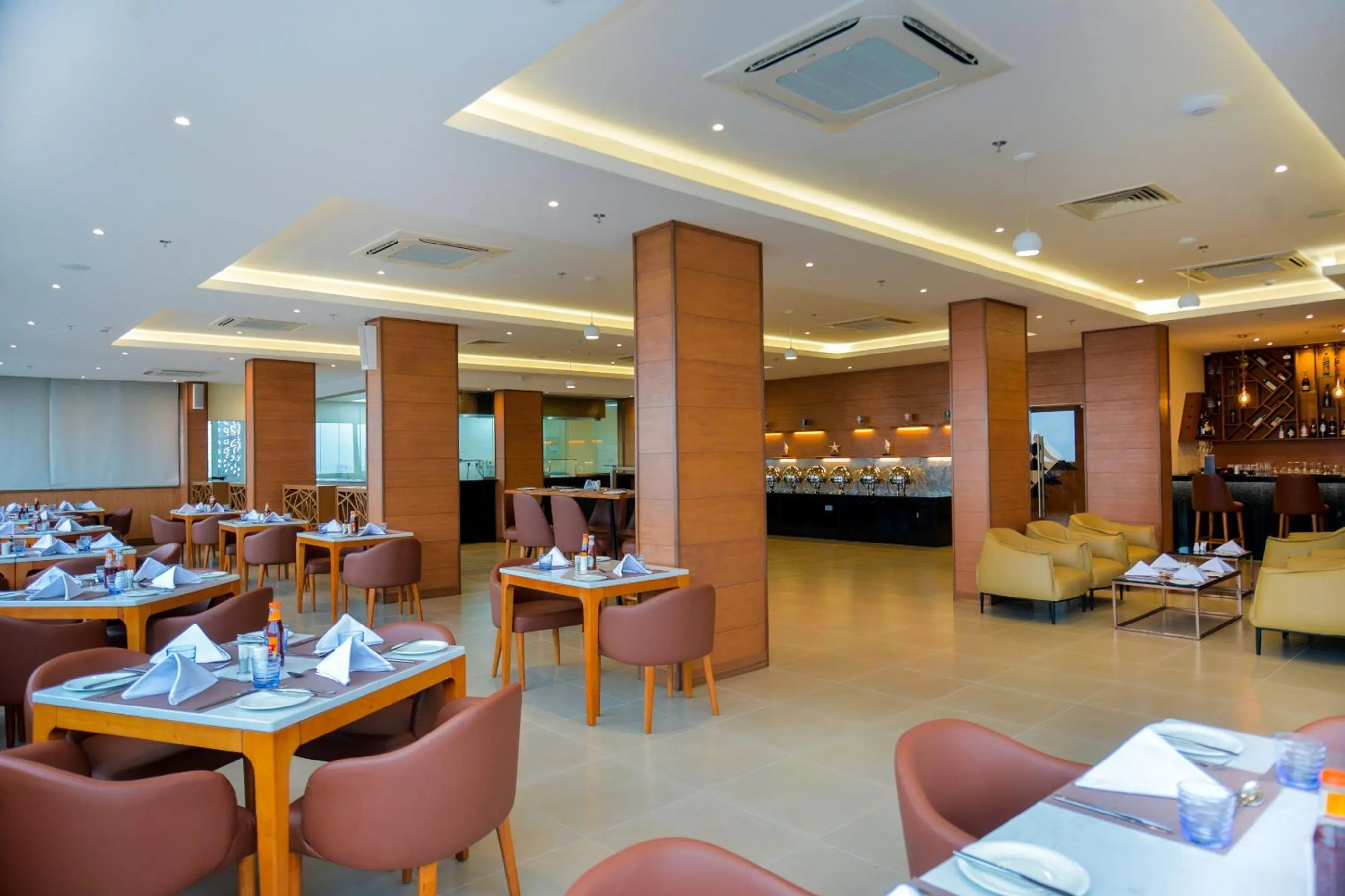 Restaurant/places to eat in Aura Suites
