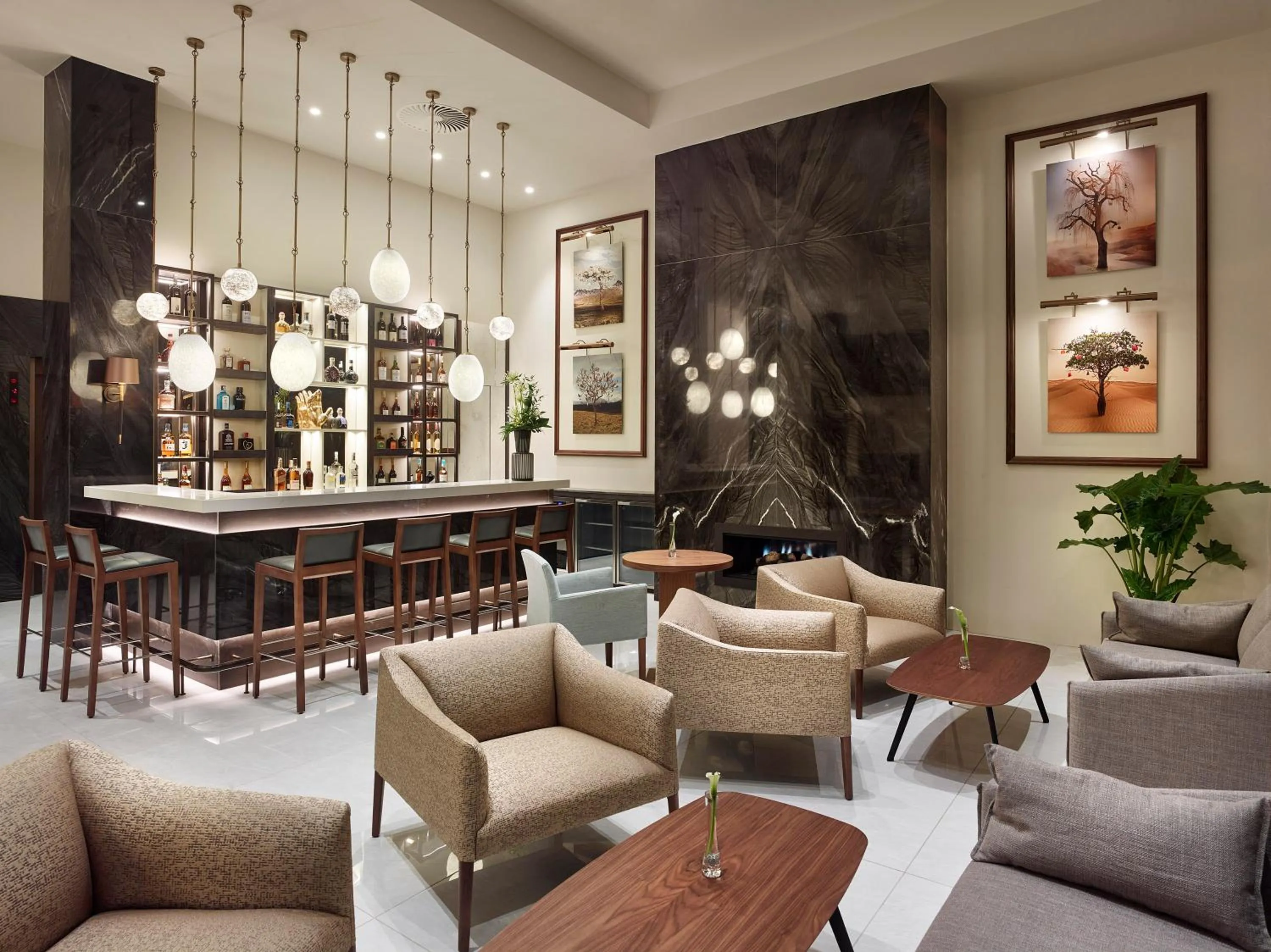 Restaurant/places to eat in EST Grand Hotel Savoy