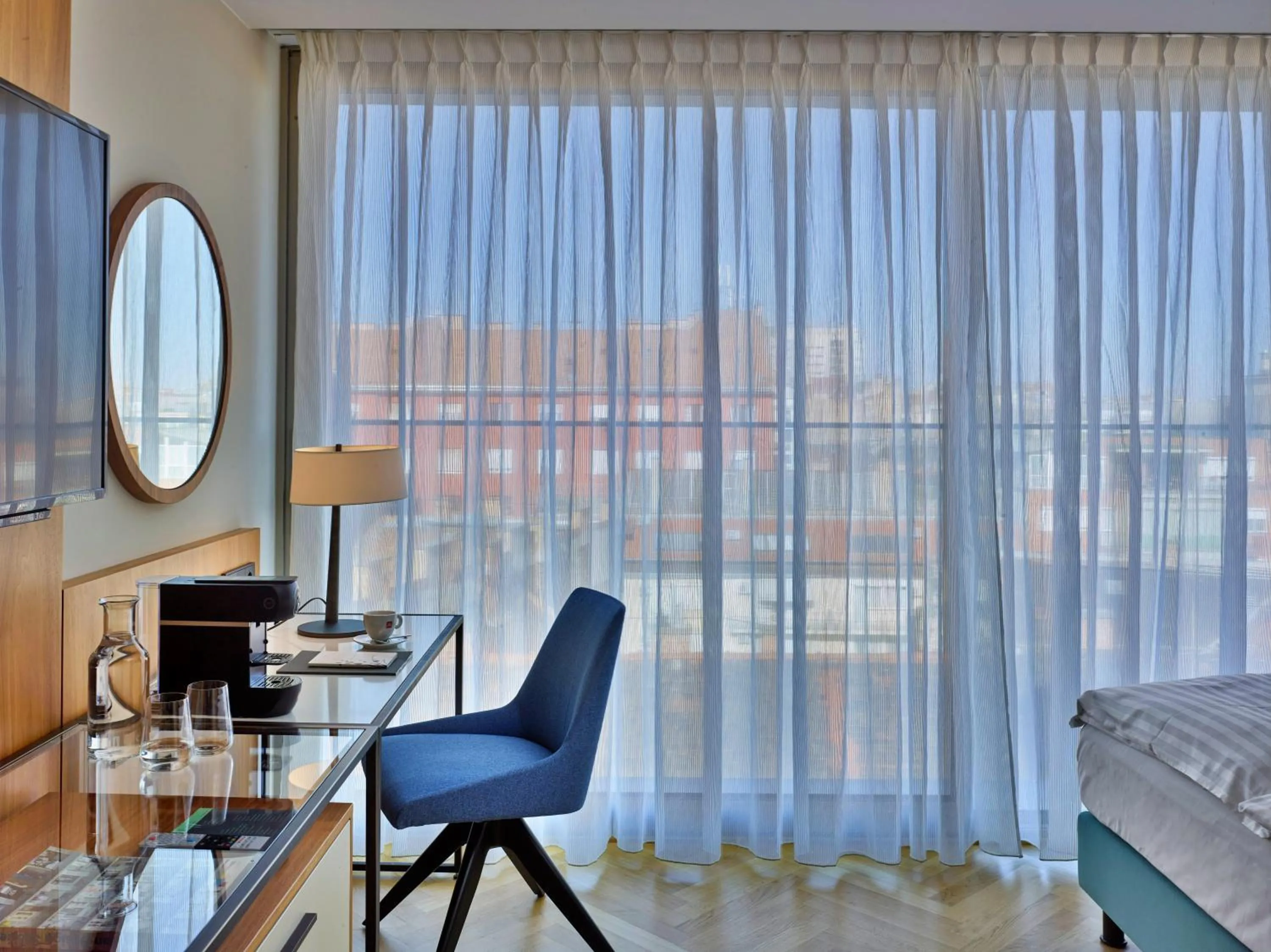 Coffee/tea facilities, Bed in EST Grand Hotel Savoy