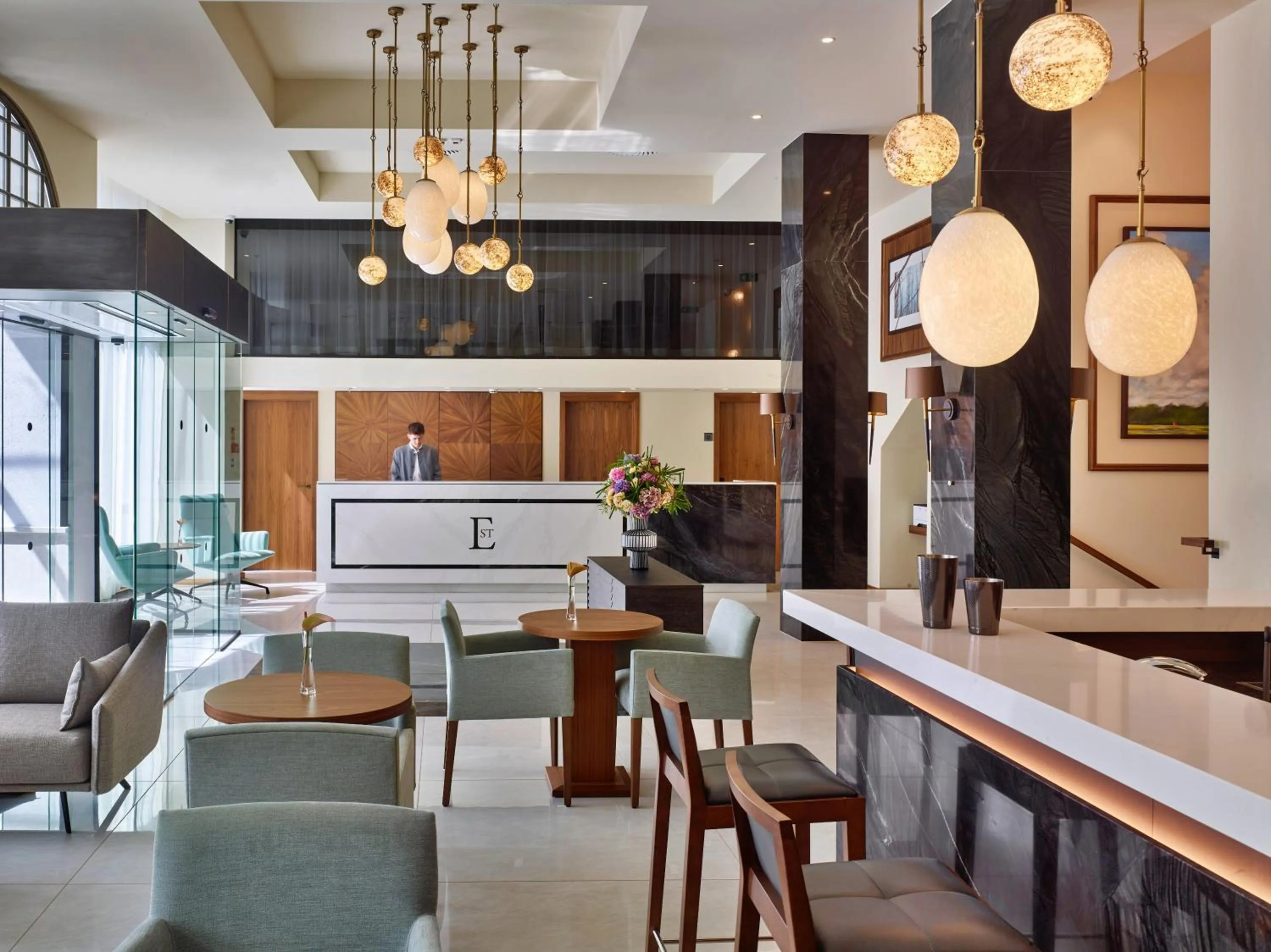 Restaurant/places to eat in EST Grand Hotel Savoy