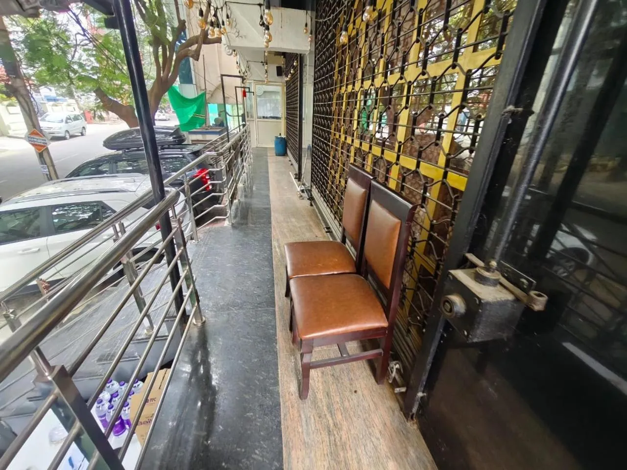 Restaurant/places to eat in Al Noor Palace