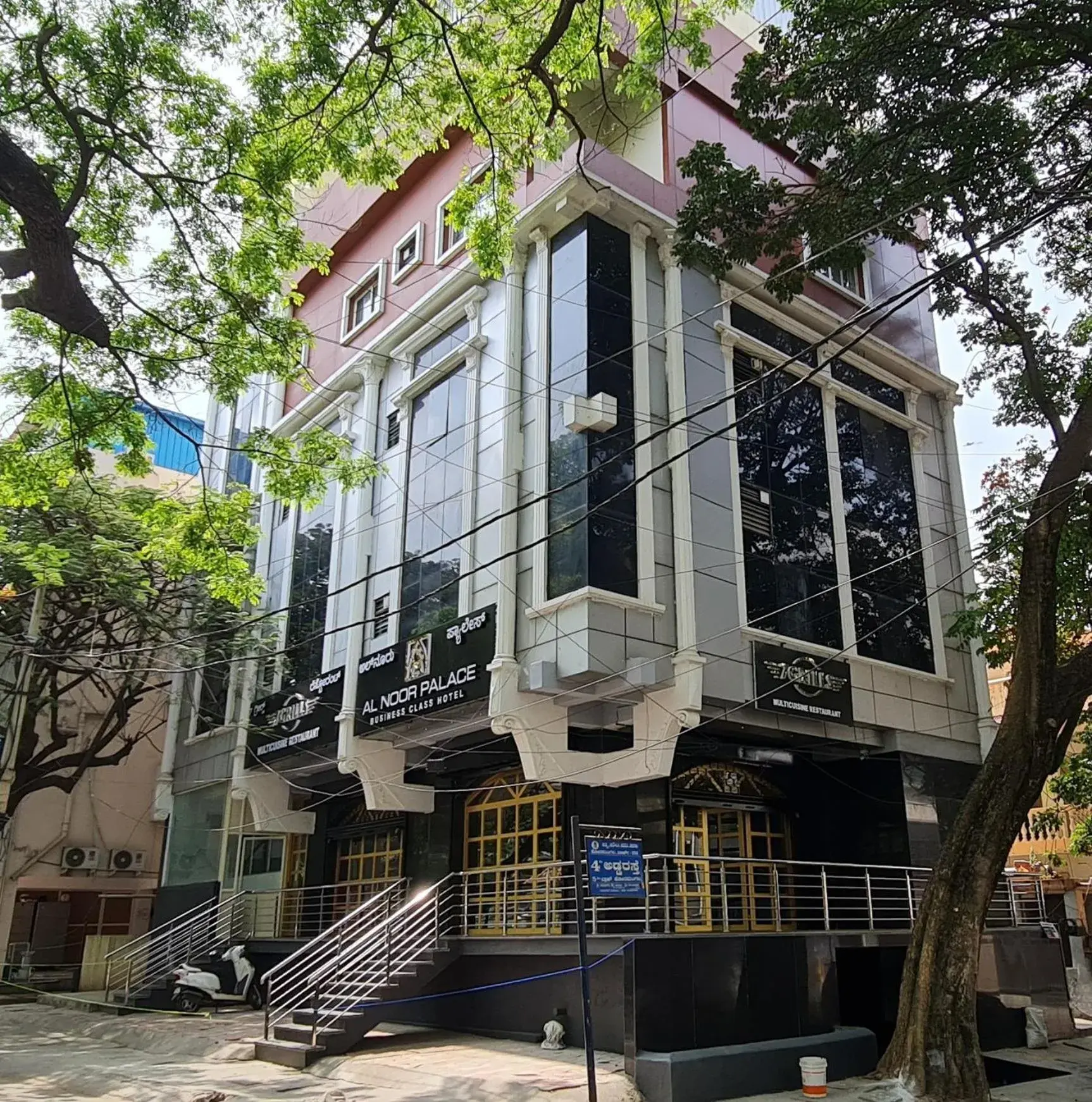 Property building in Al Noor Palace Property building in Al Noor Palace