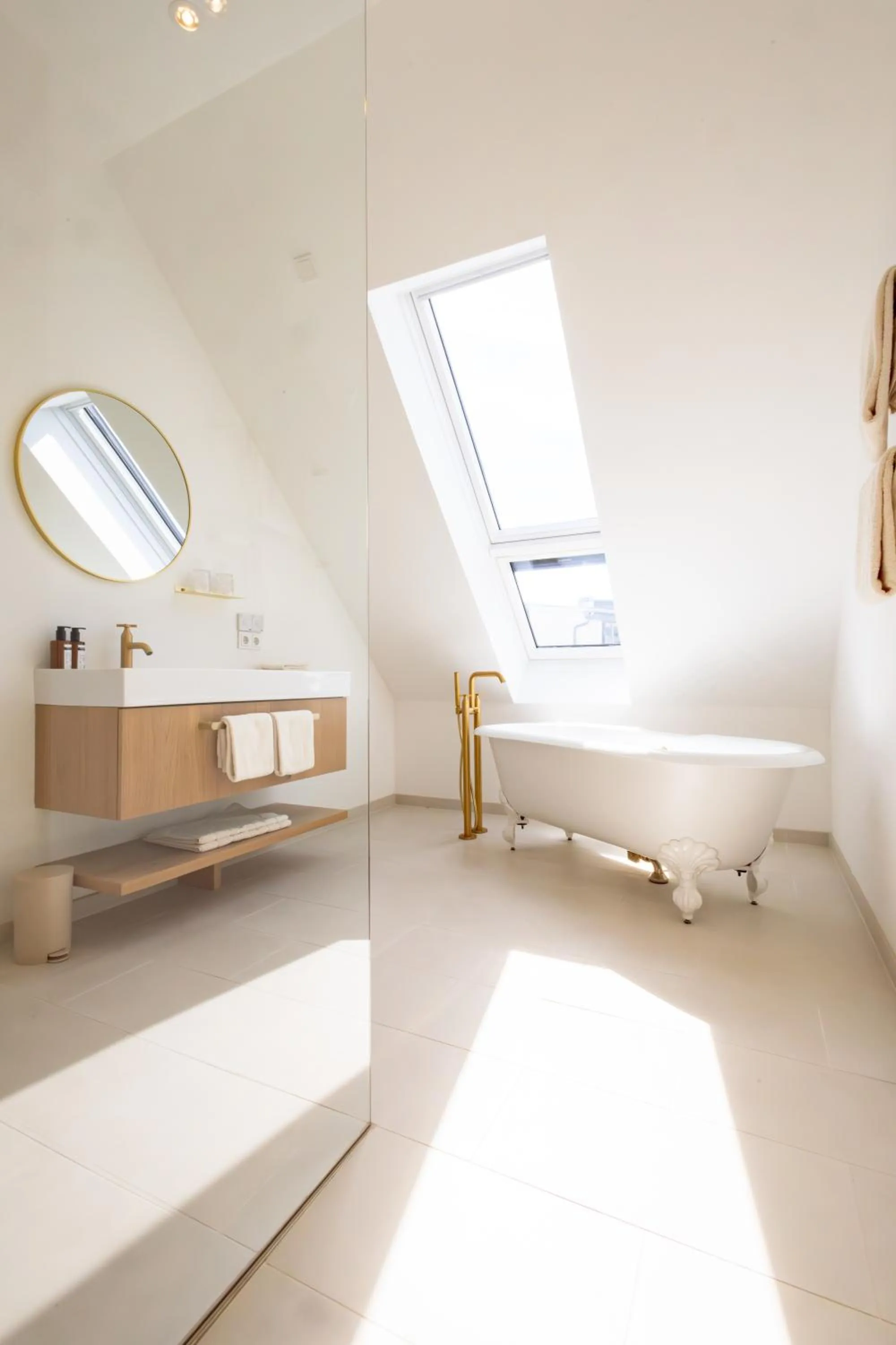 Bathroom, Bed in Boutiquehotel Zum Goldenen Hirschen