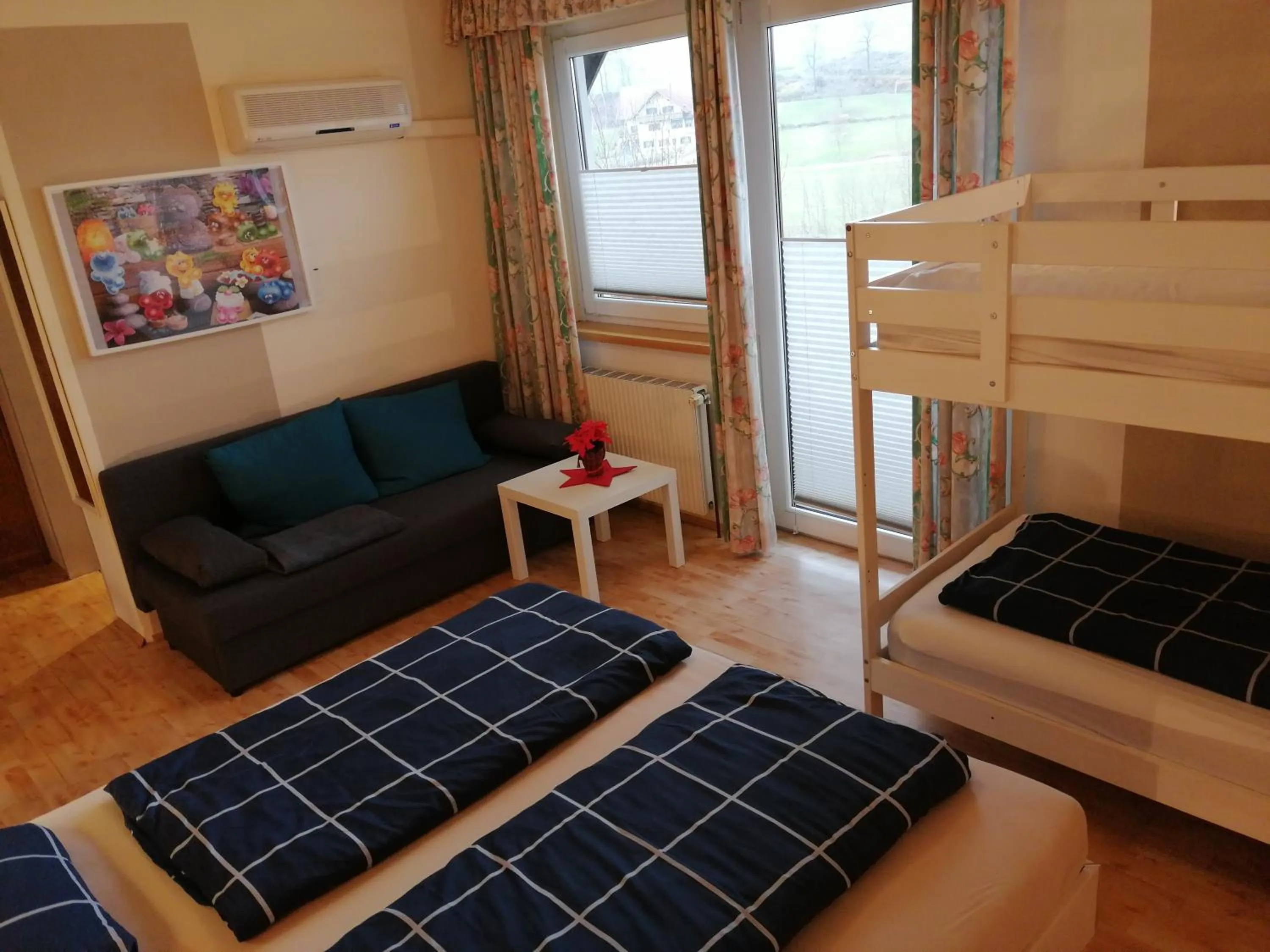 Photo of the whole room, Bed in Pension Arkadenhof