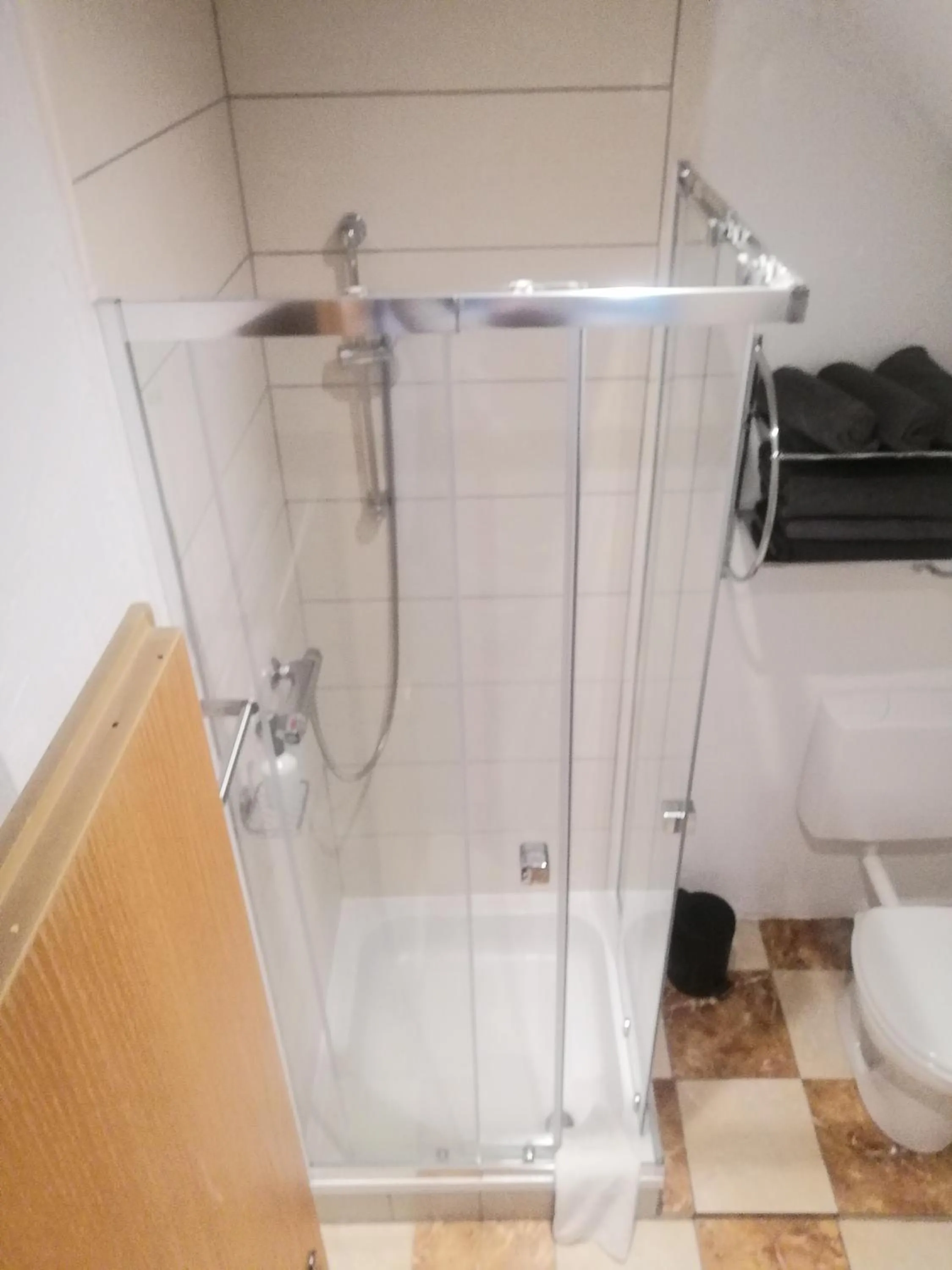 Bathroom in Pension Arkadenhof