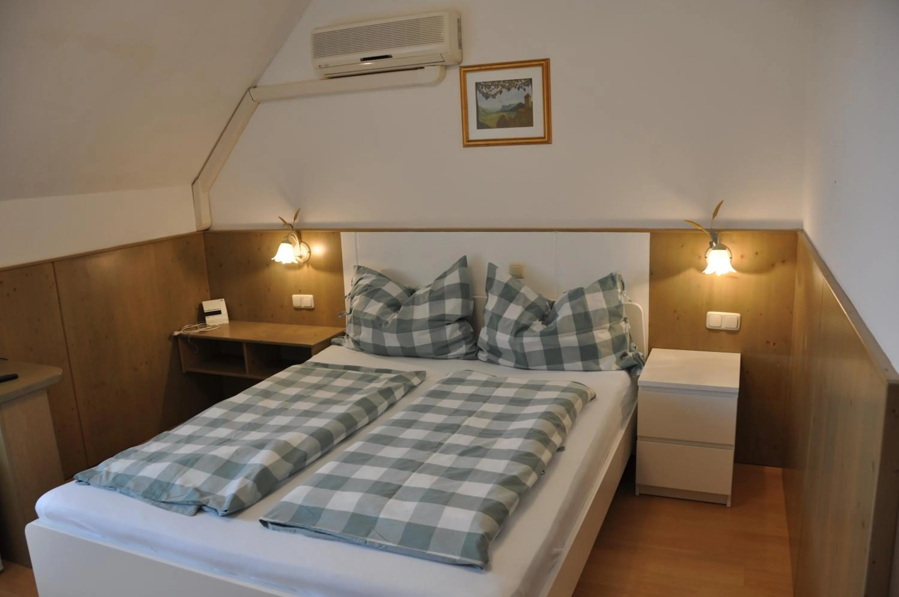 Bed in Pension Arkadenhof