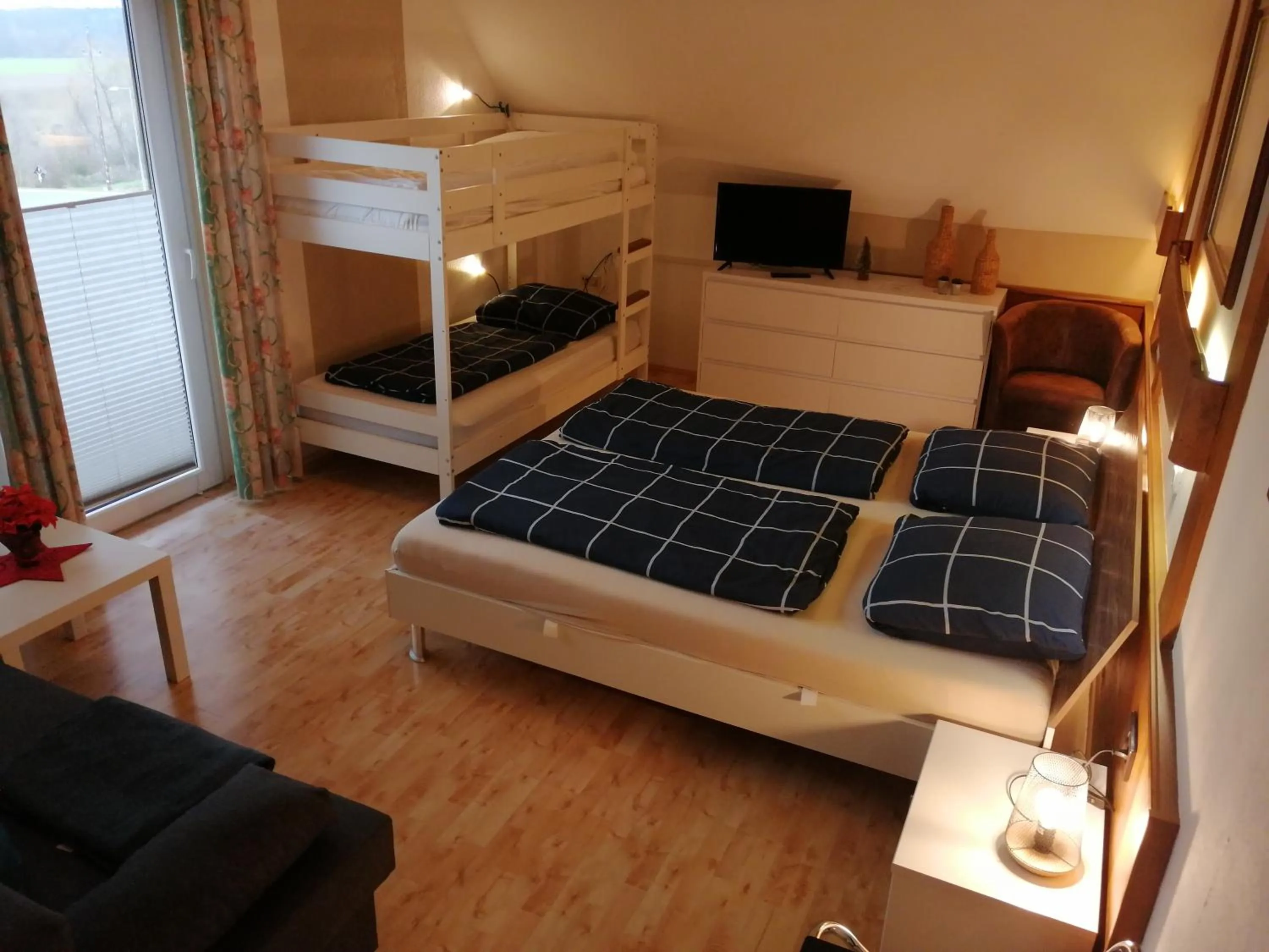 Photo of the whole room, Bed in Pension Arkadenhof