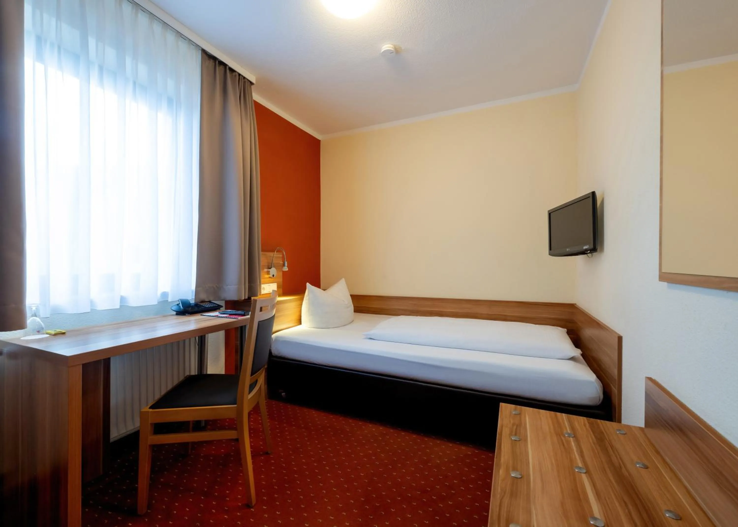 Photo of the whole room, Bed in Jägerheim