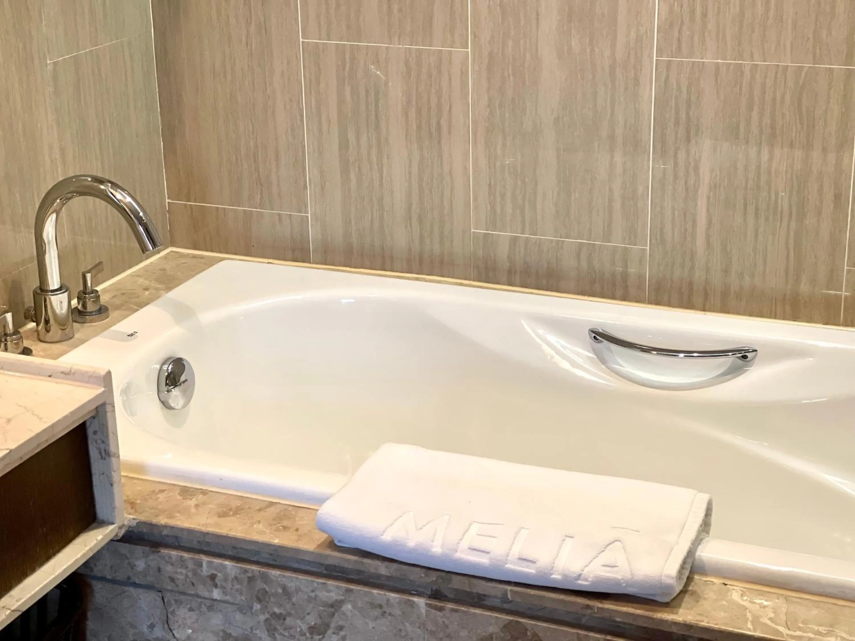 Bath in Melia Jinan