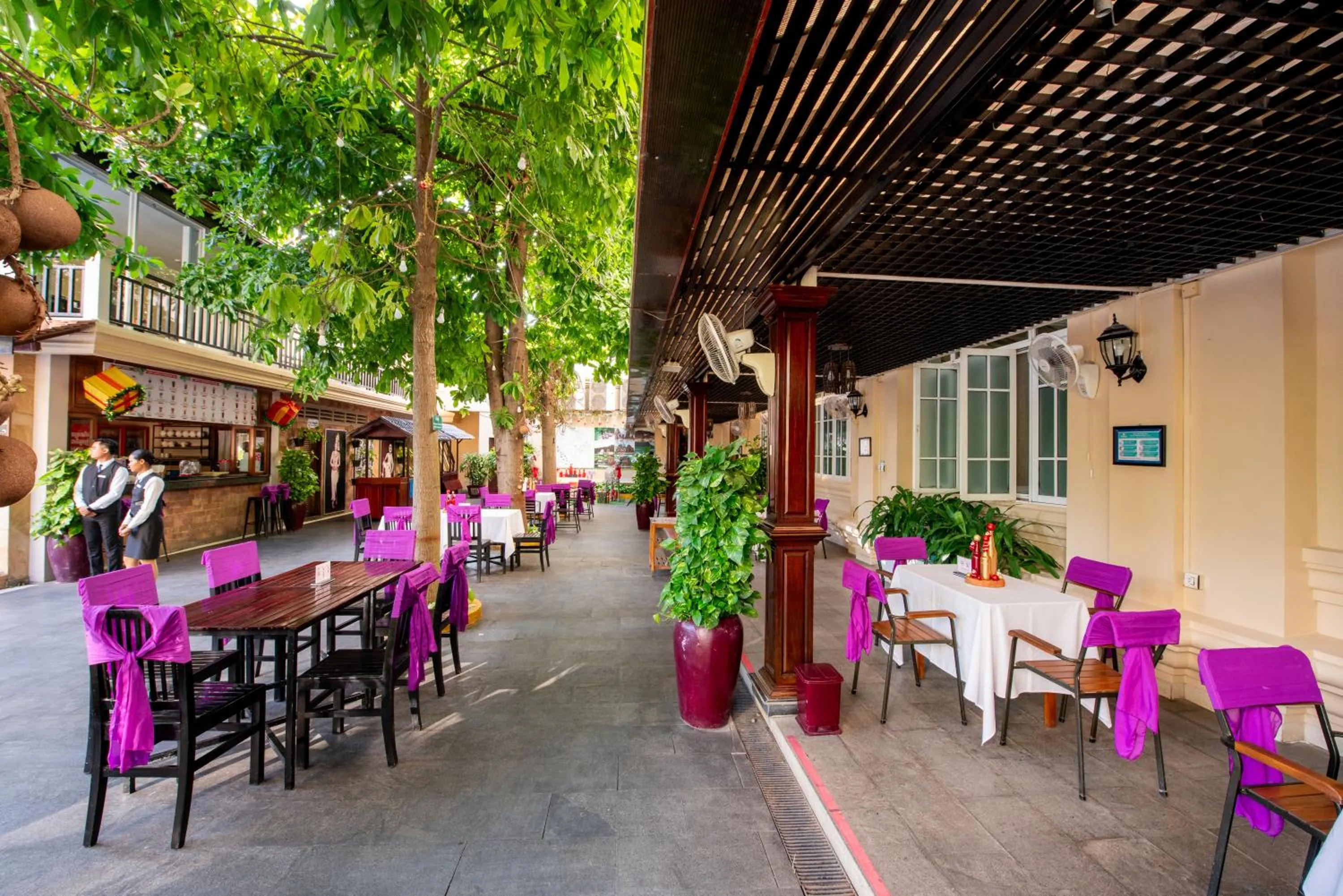 Restaurant/places to eat in Classy Hotel & Spa