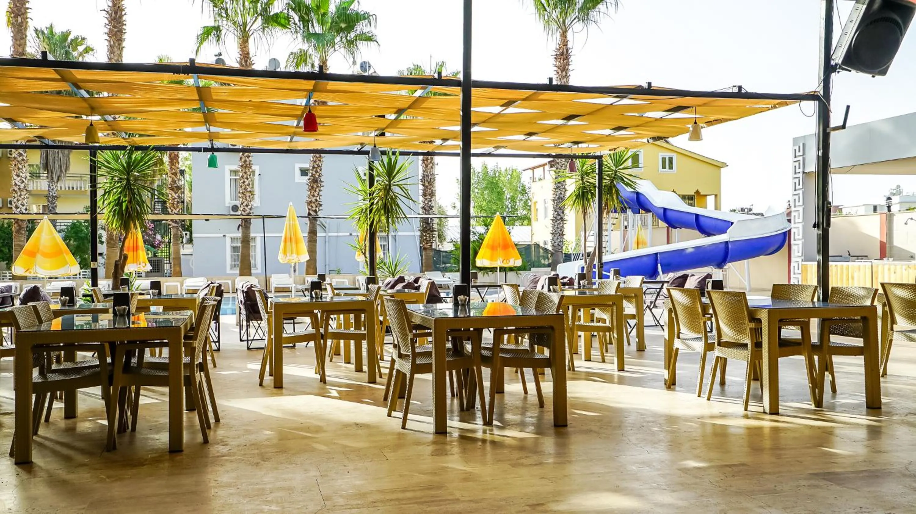 Lounge or bar in CASTLE PARK HOTEL