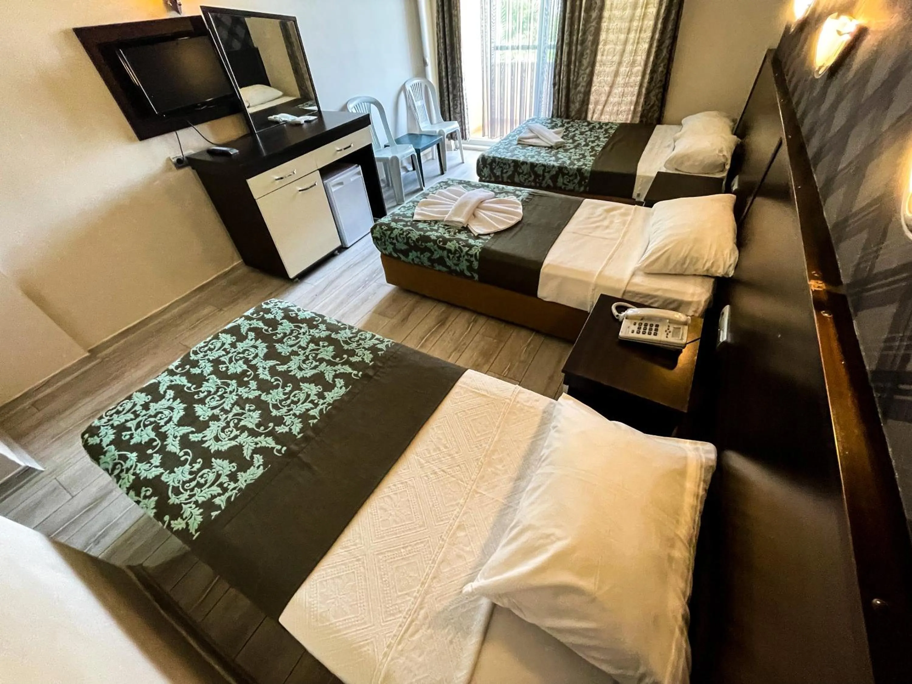 Bed in CASTLE PARK HOTEL