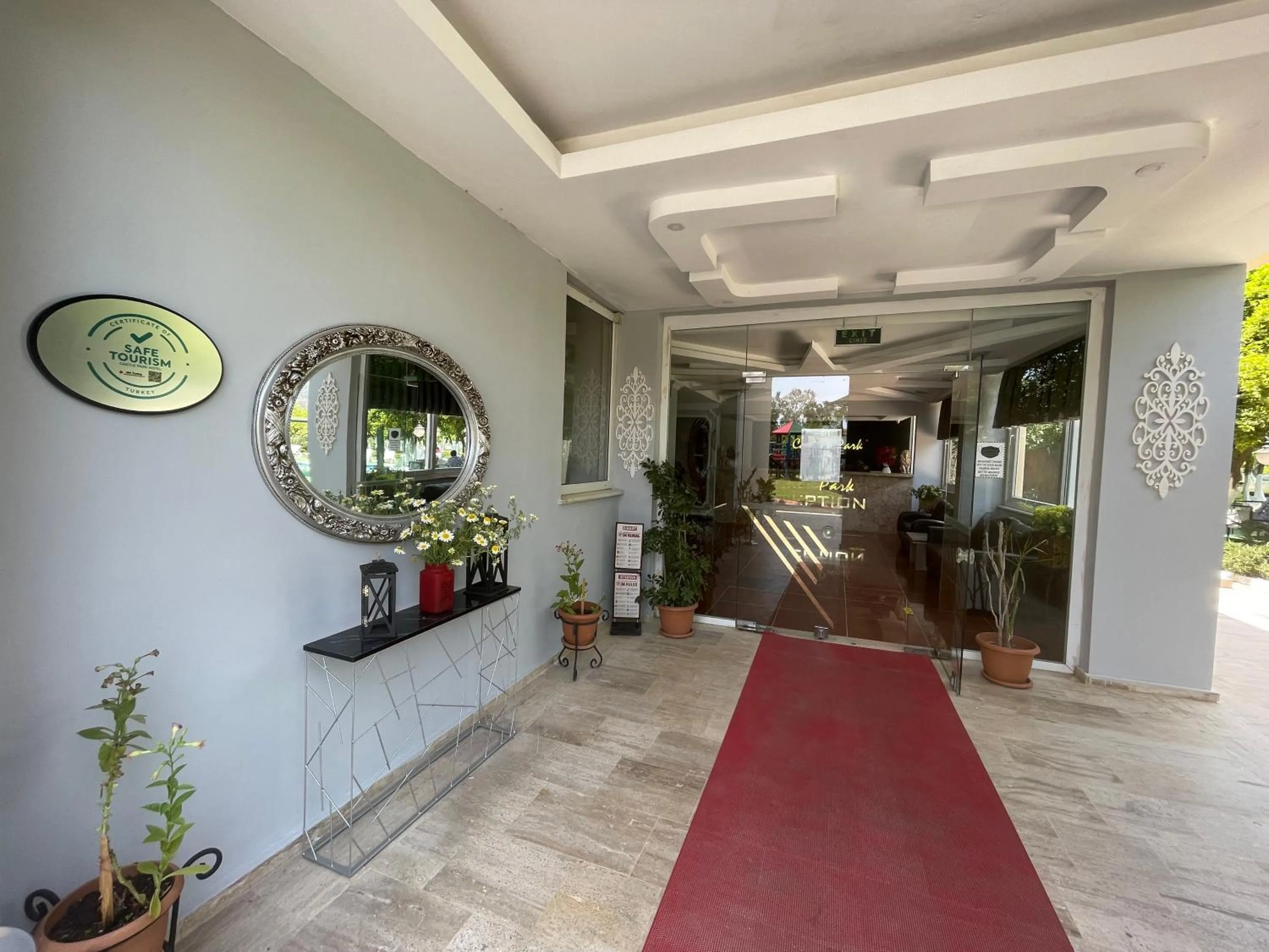 Facade/entrance in CASTLE PARK HOTEL