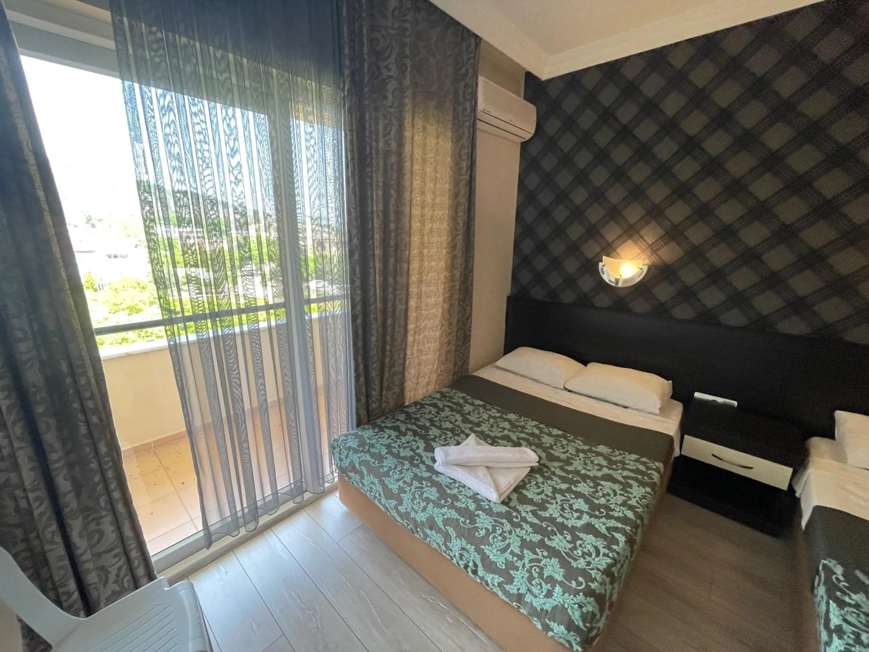 Bed in CASTLE PARK HOTEL