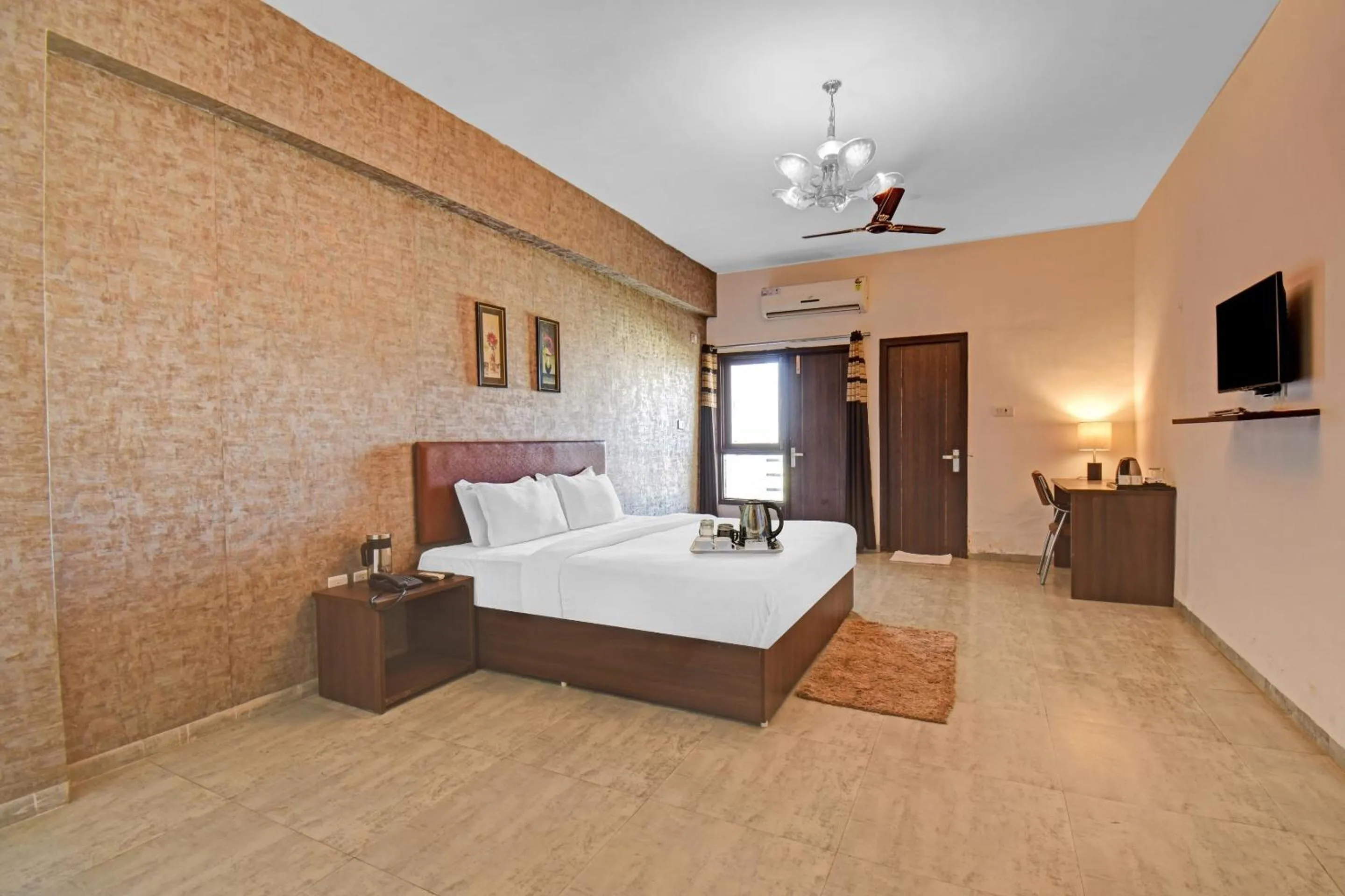 Bedroom, Bed in Townhouse Classio Suites