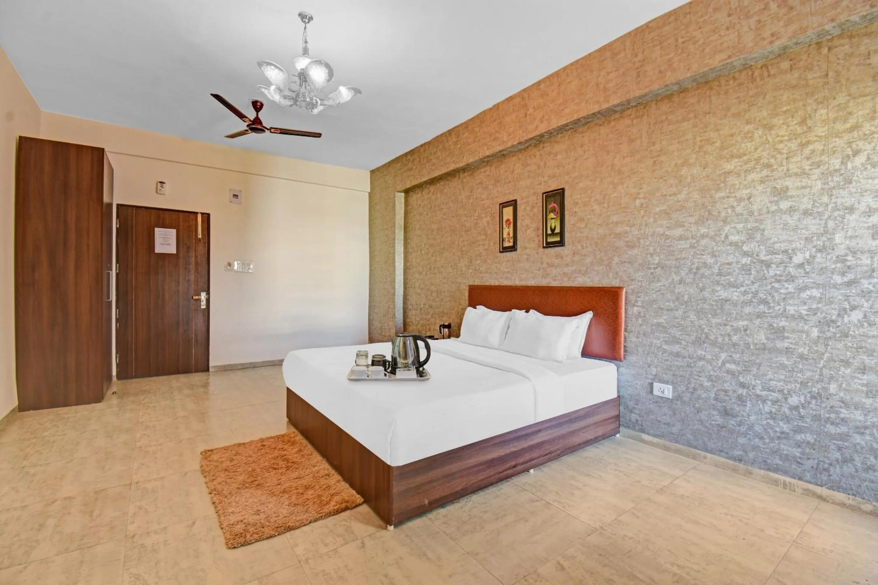 Bedroom, Bed in Townhouse Classio Suites