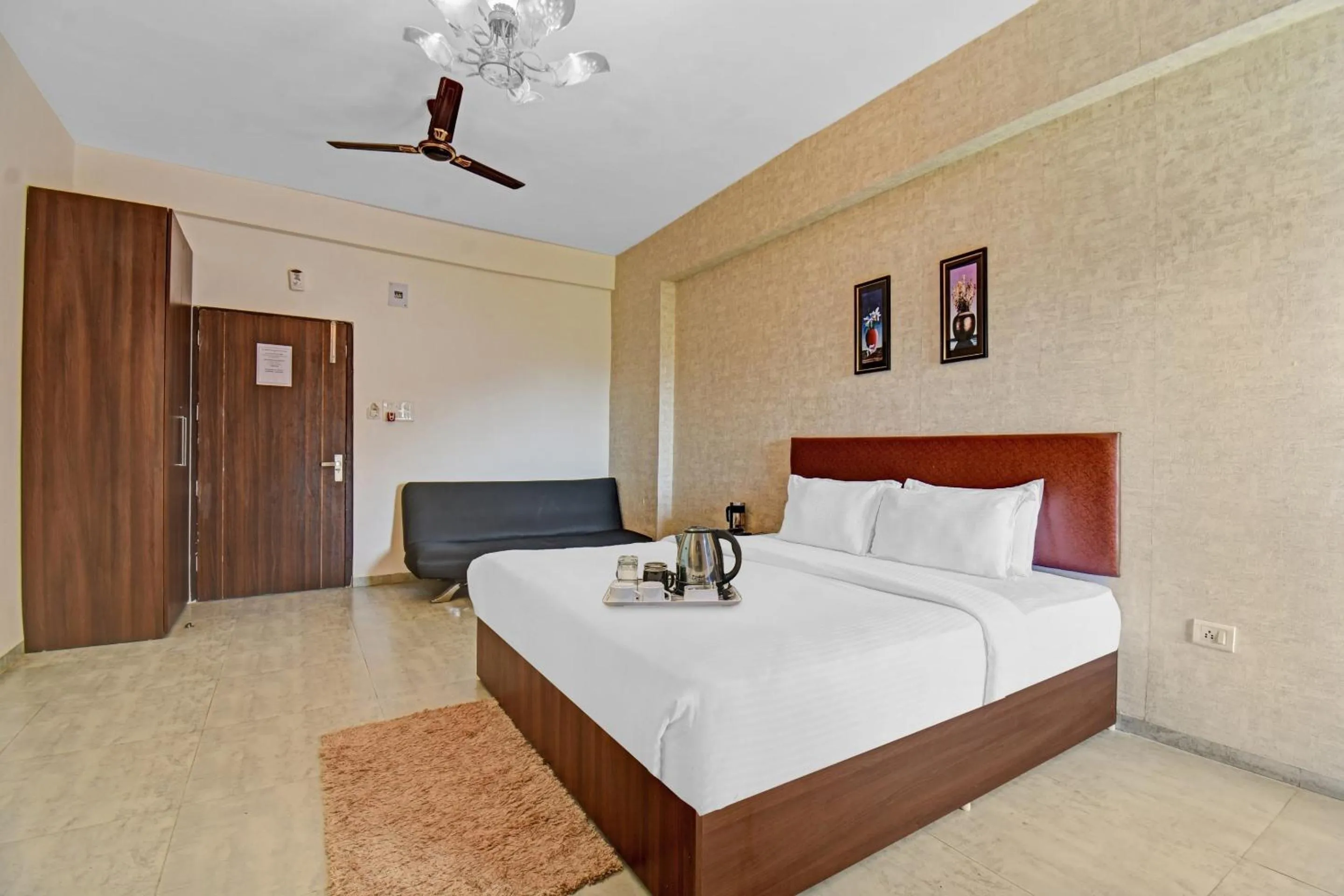 Bedroom, Bed in Townhouse Classio Suites