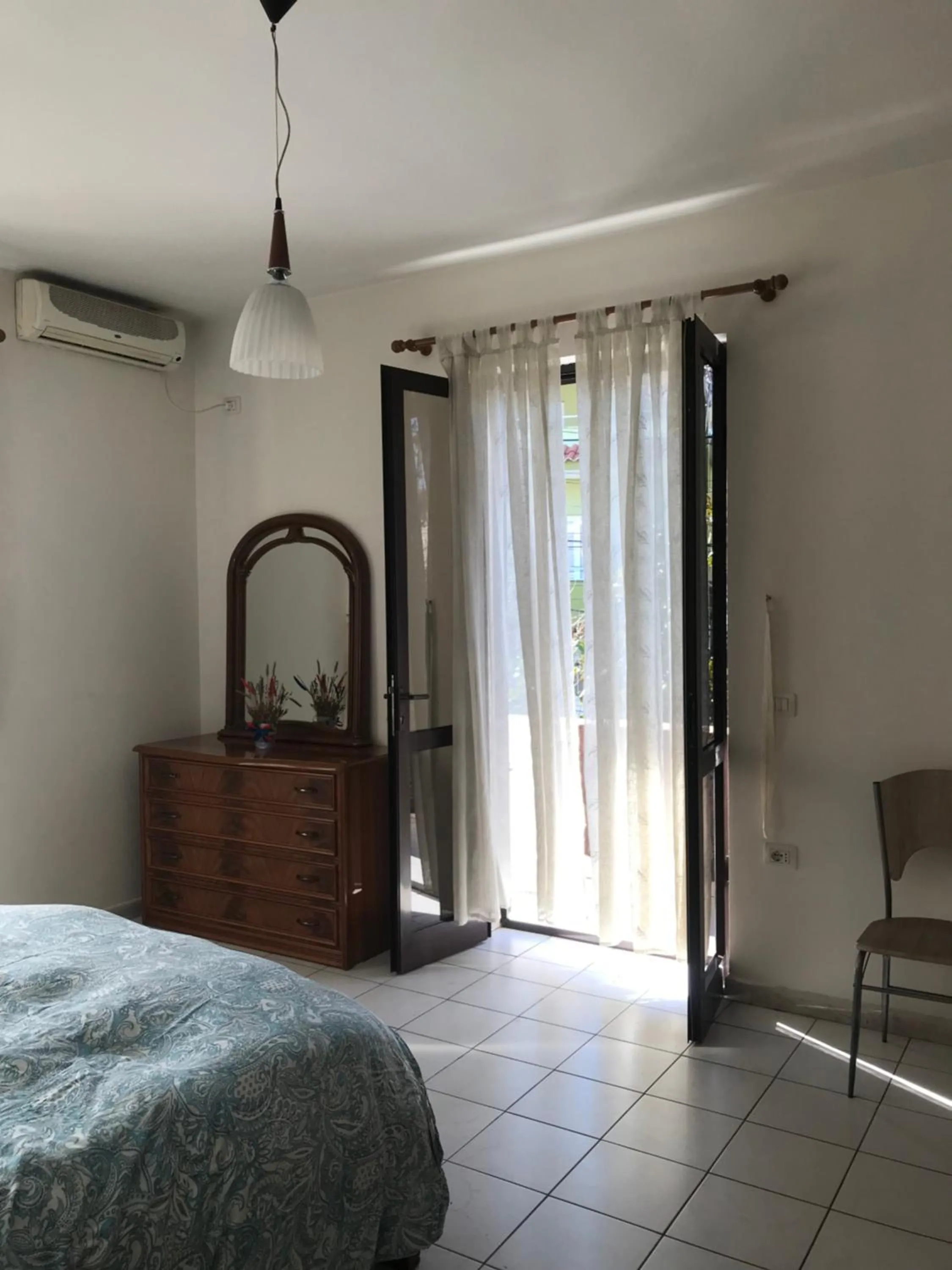 Bed in Tirana City Rooms - Vatra e Lagjes by Paymán Club