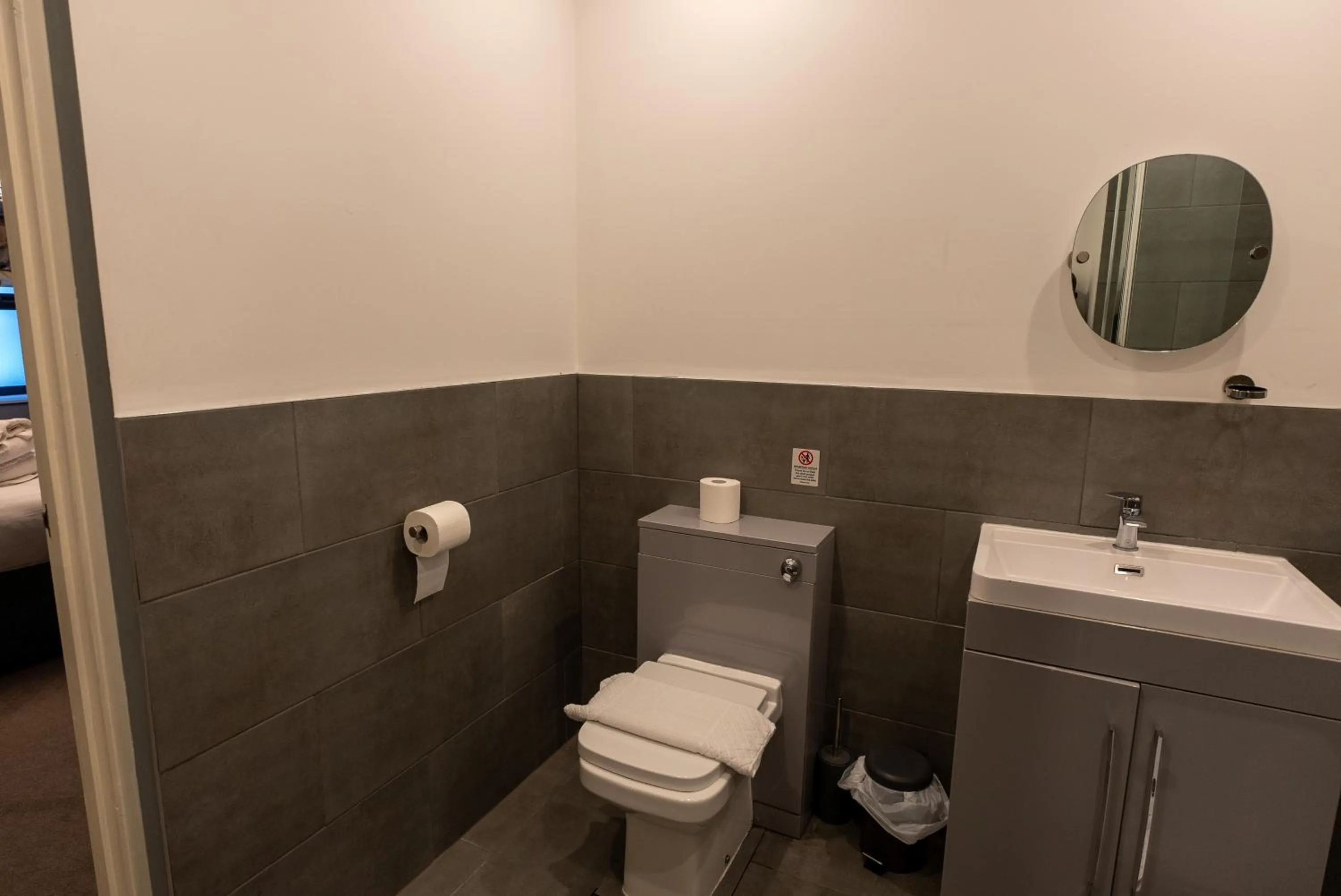 Shower in Dockers Inn