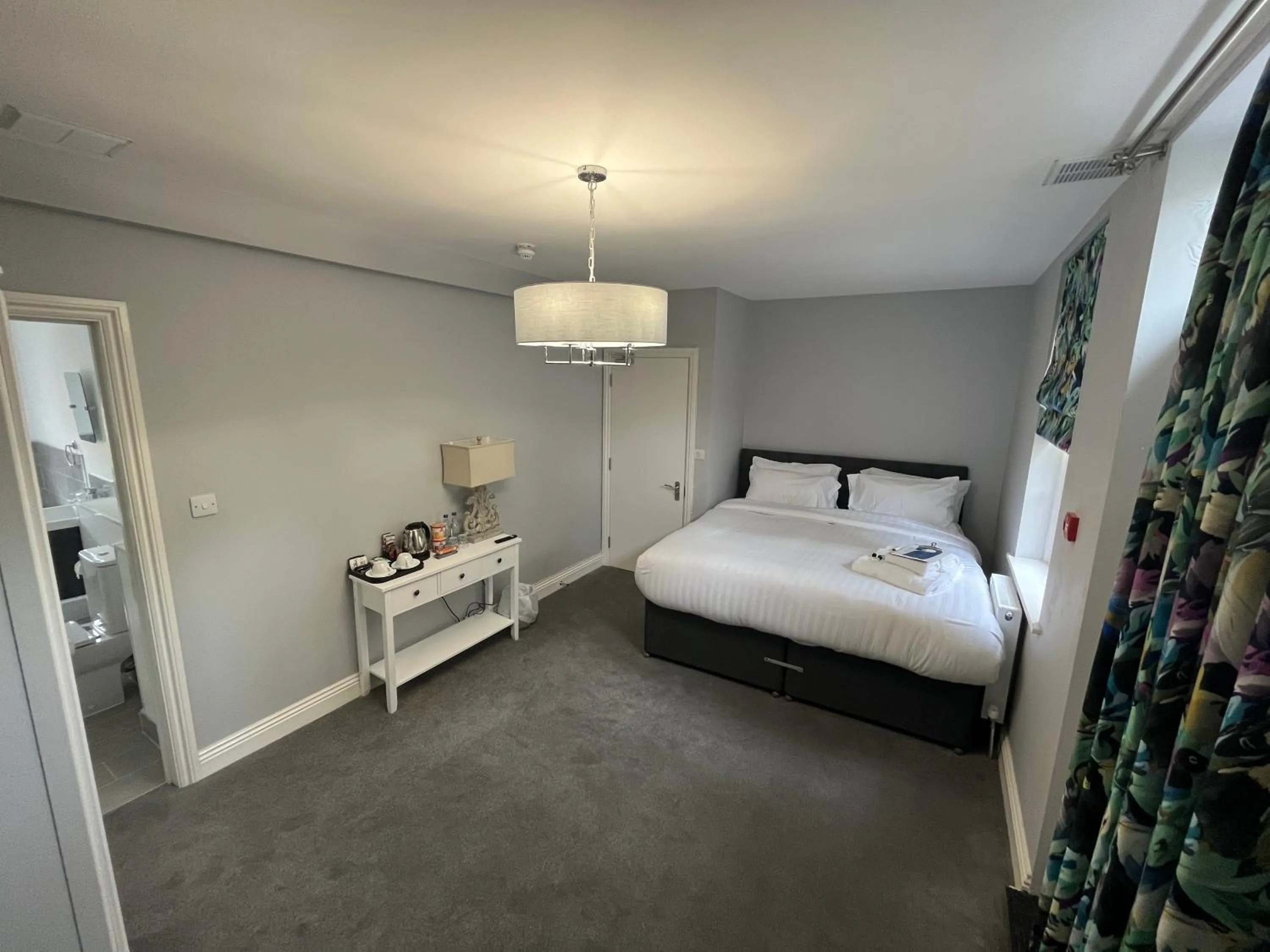 Photo of the whole room, Bed in Dockers Inn