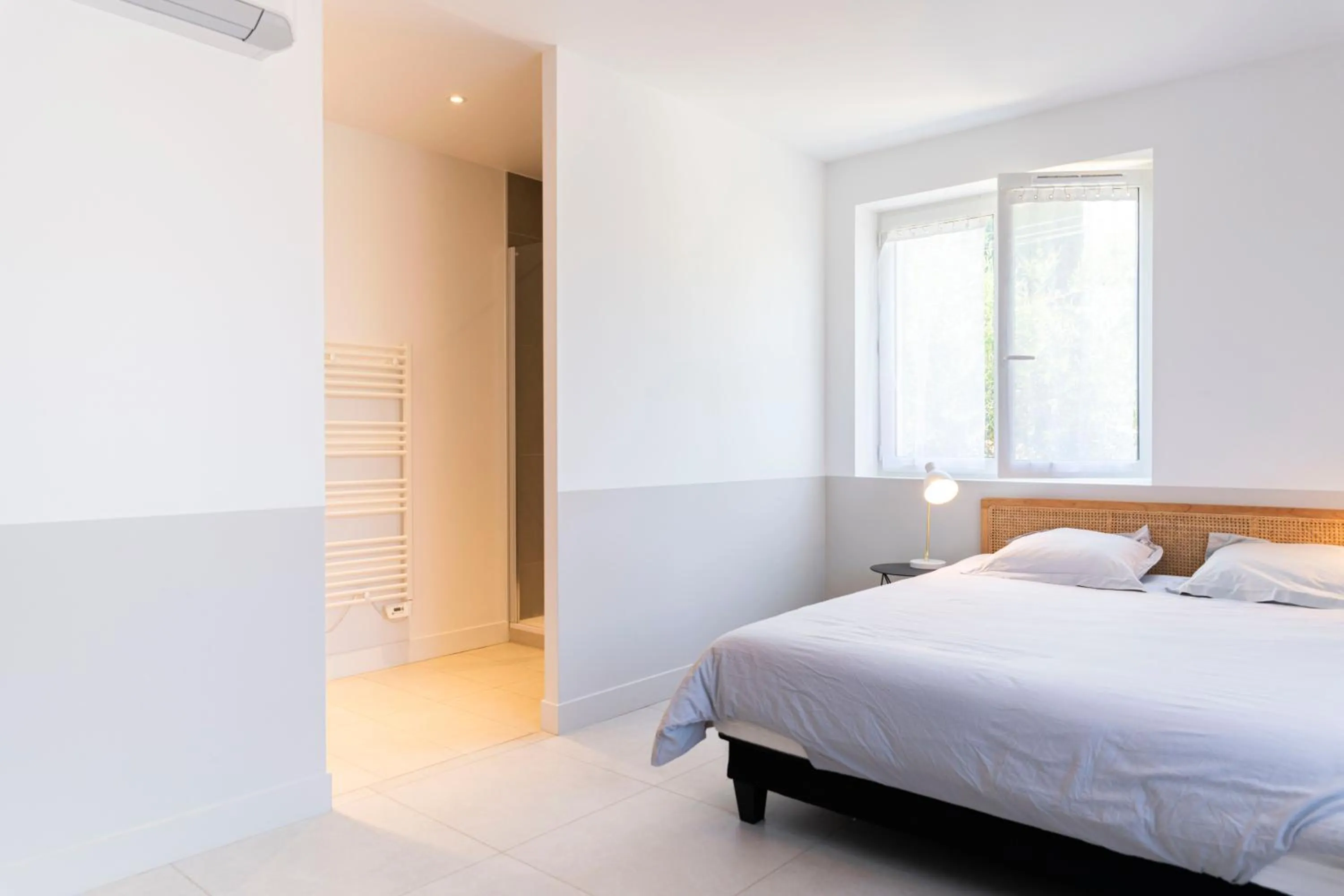 Bathroom, Bed in Villa Acacias - Au coeur de Saint-Tropez