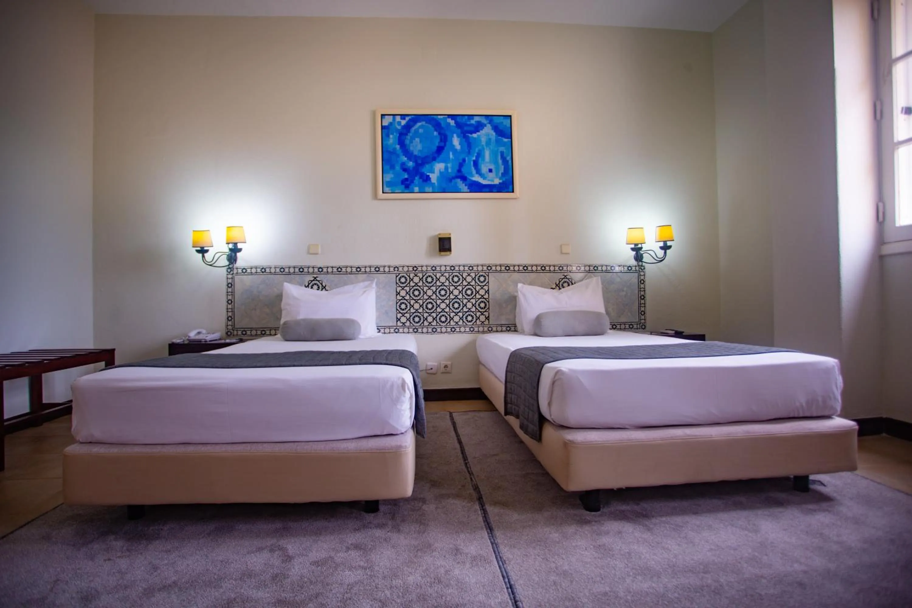 Bedroom, Bed in Hotel Continental Luanda