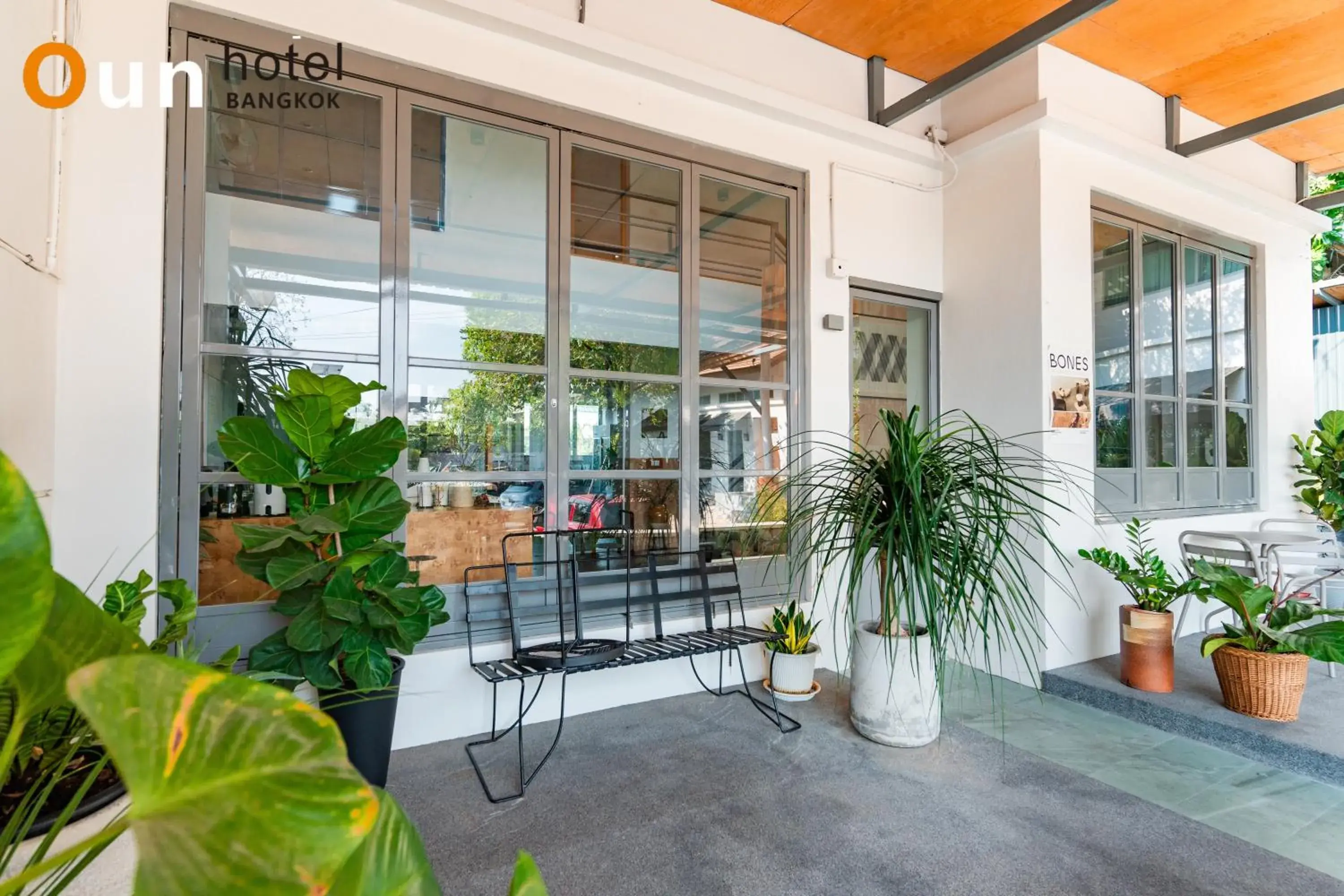 Facade/entrance in Oun Hotel Bangkok Facade/entrance in Oun Hotel Bangkok