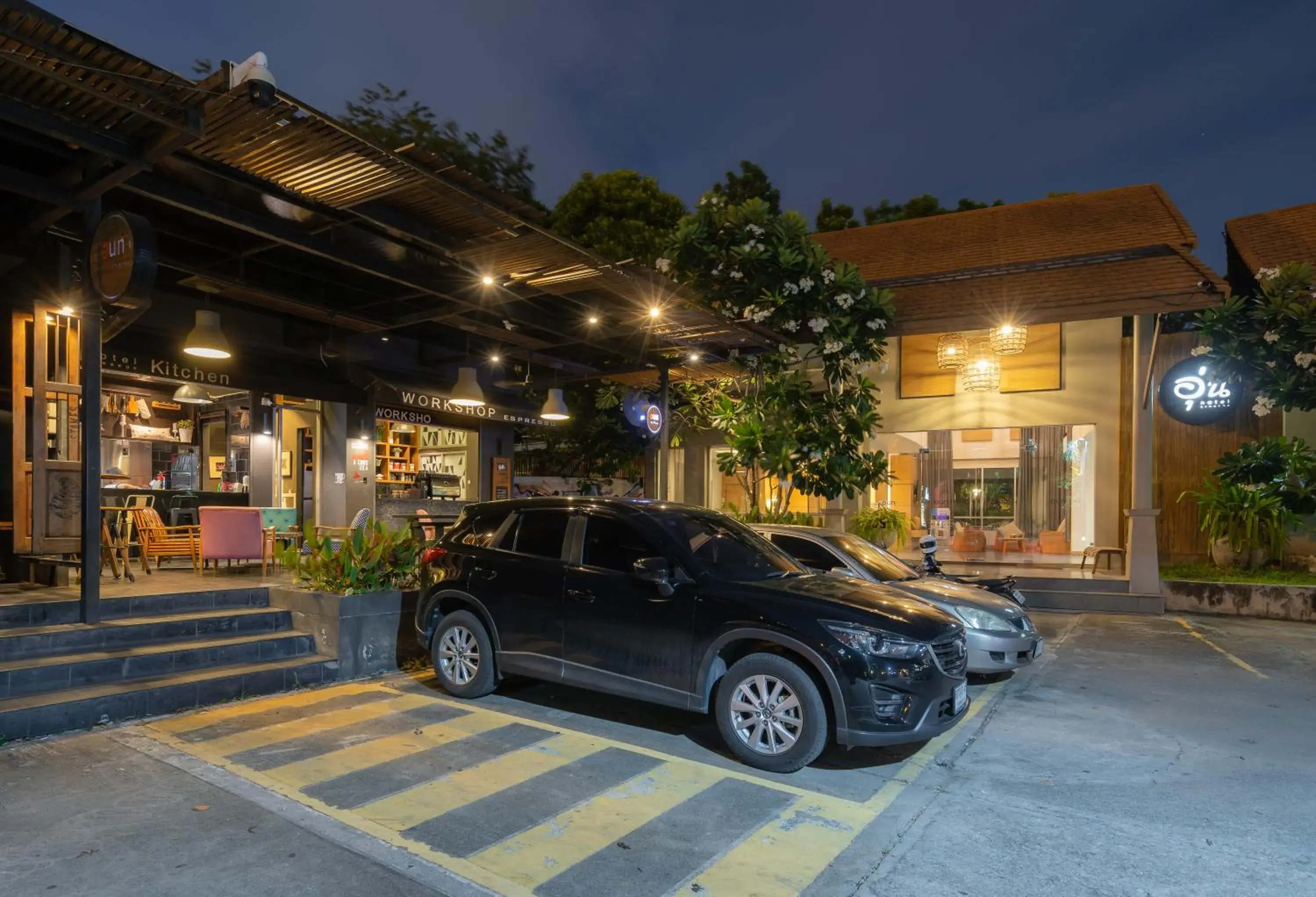 Property building in Oun Hotel Bangkok Property building in Oun Hotel Bangkok