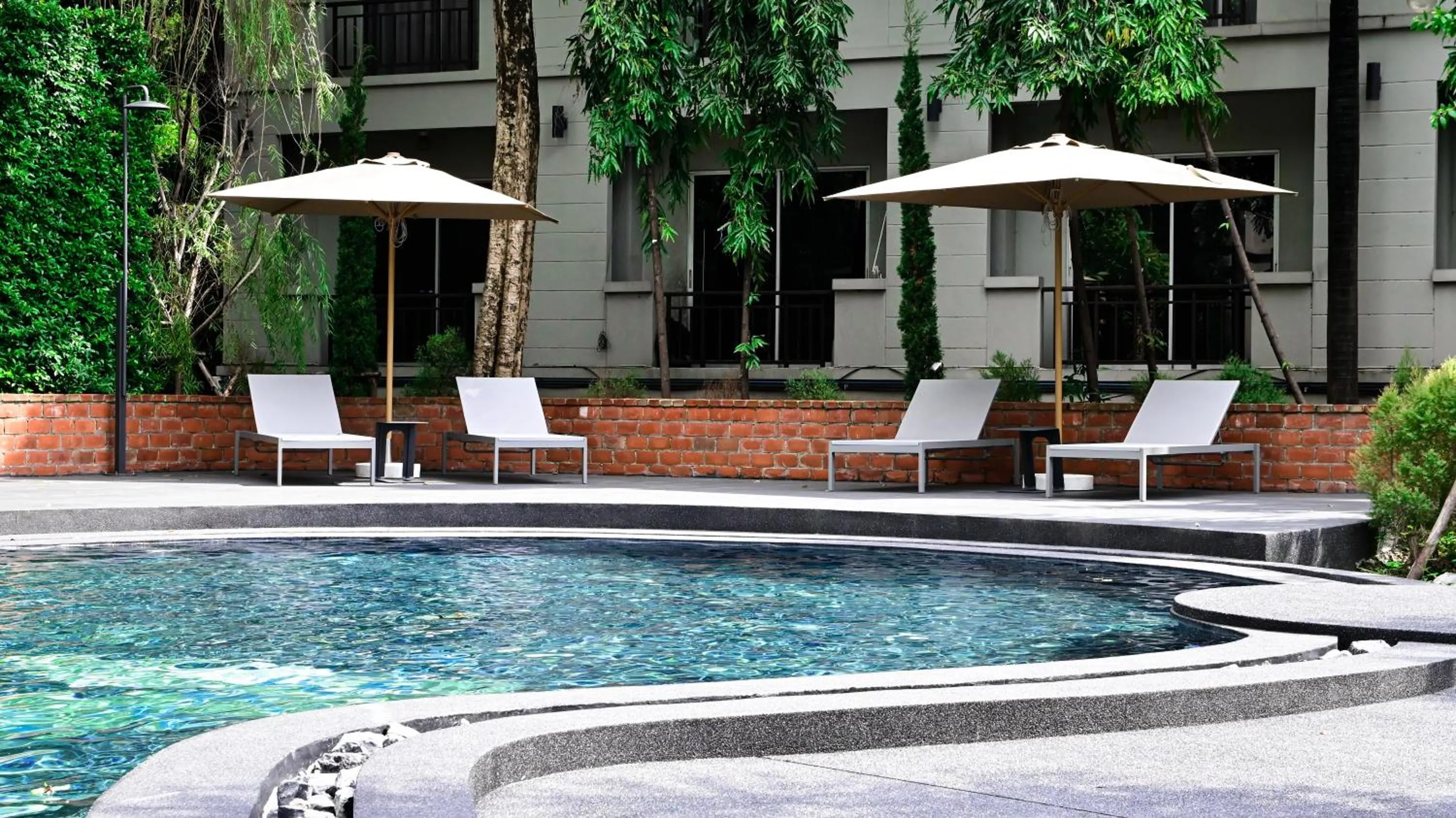 Swimming pool in Oun Hotel Bangkok
