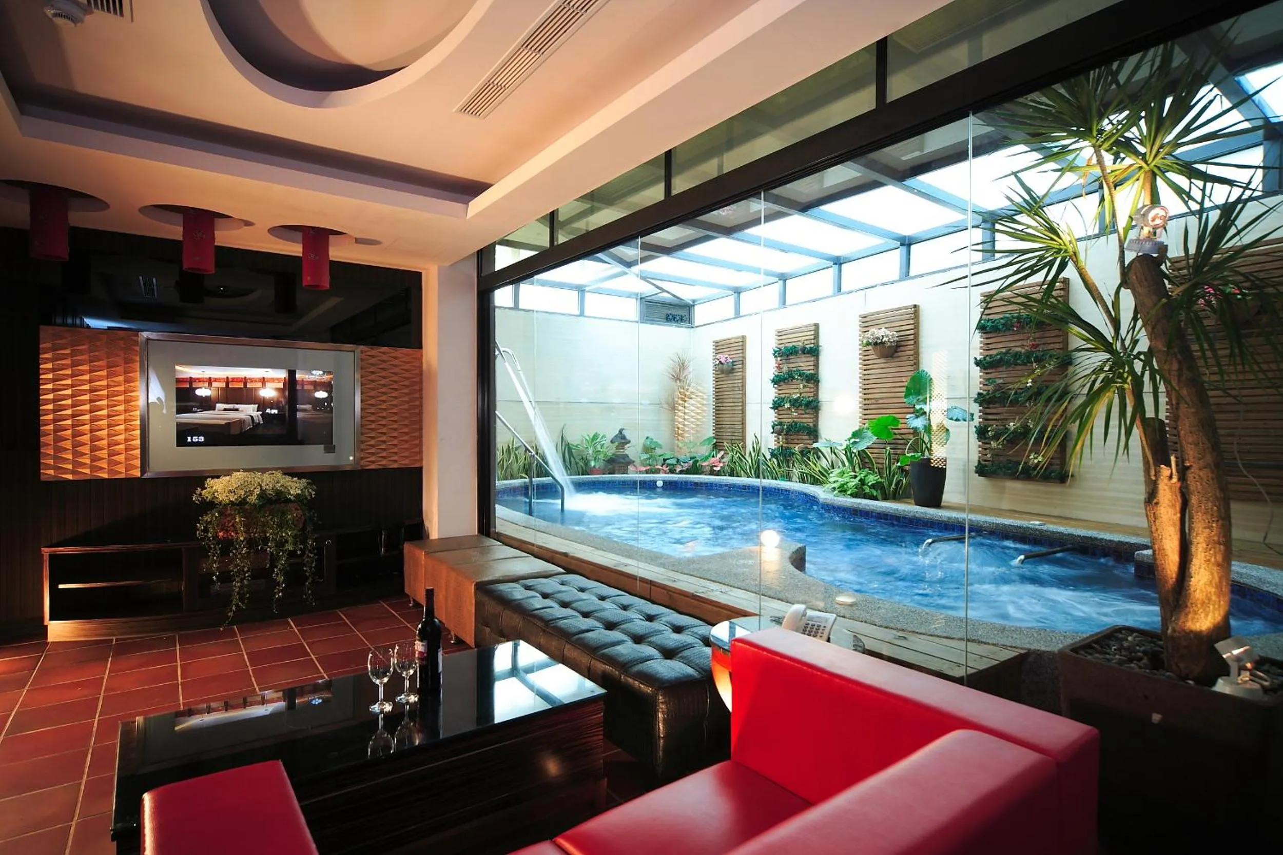 Photo of the whole room in Merryseasons