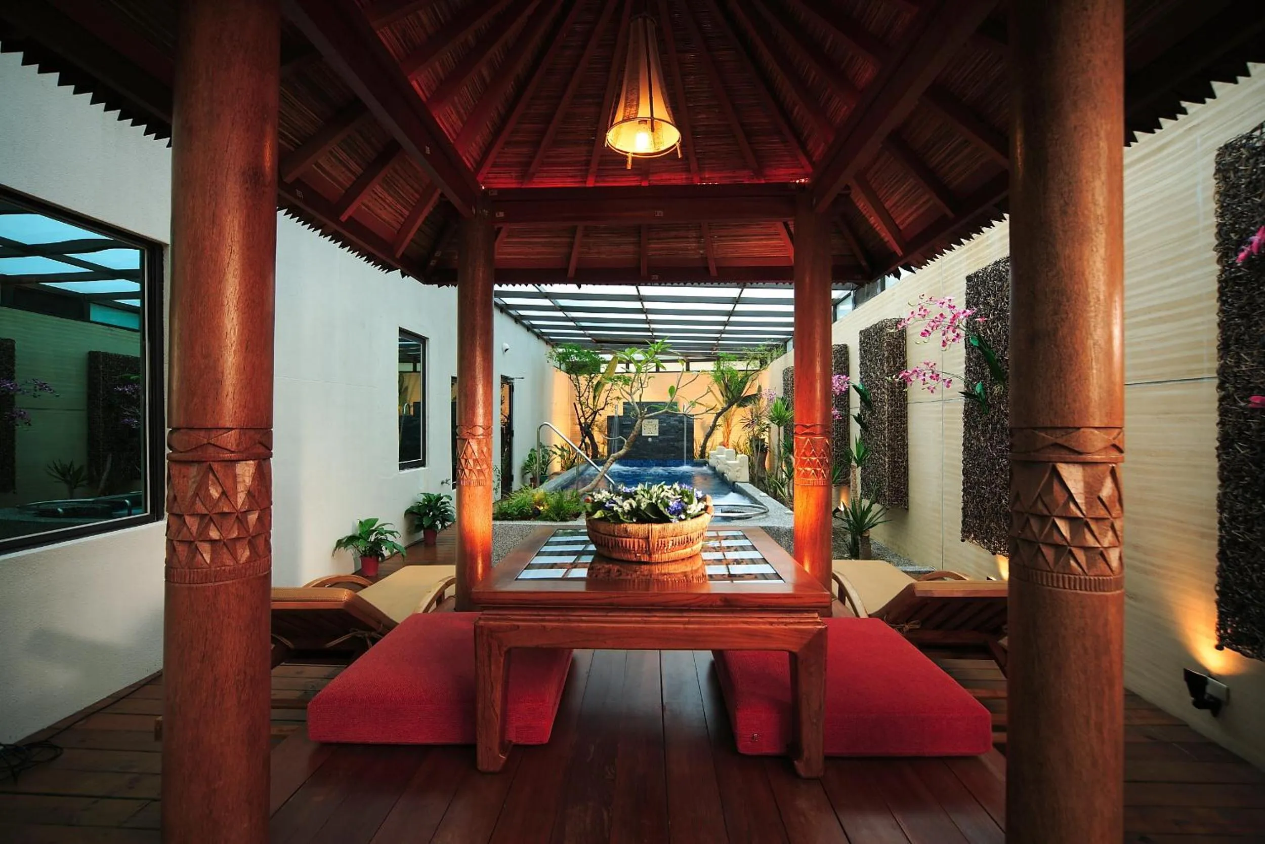 Photo of the whole room in Merryseasons