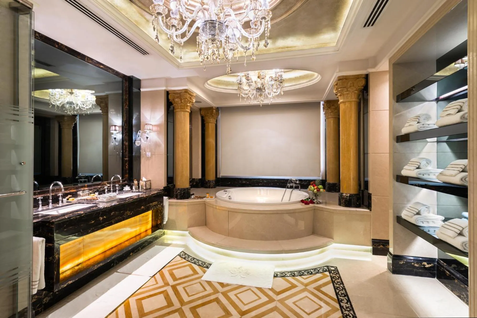 Hot Tub in Narcissus Riyadh Hotel & Spa