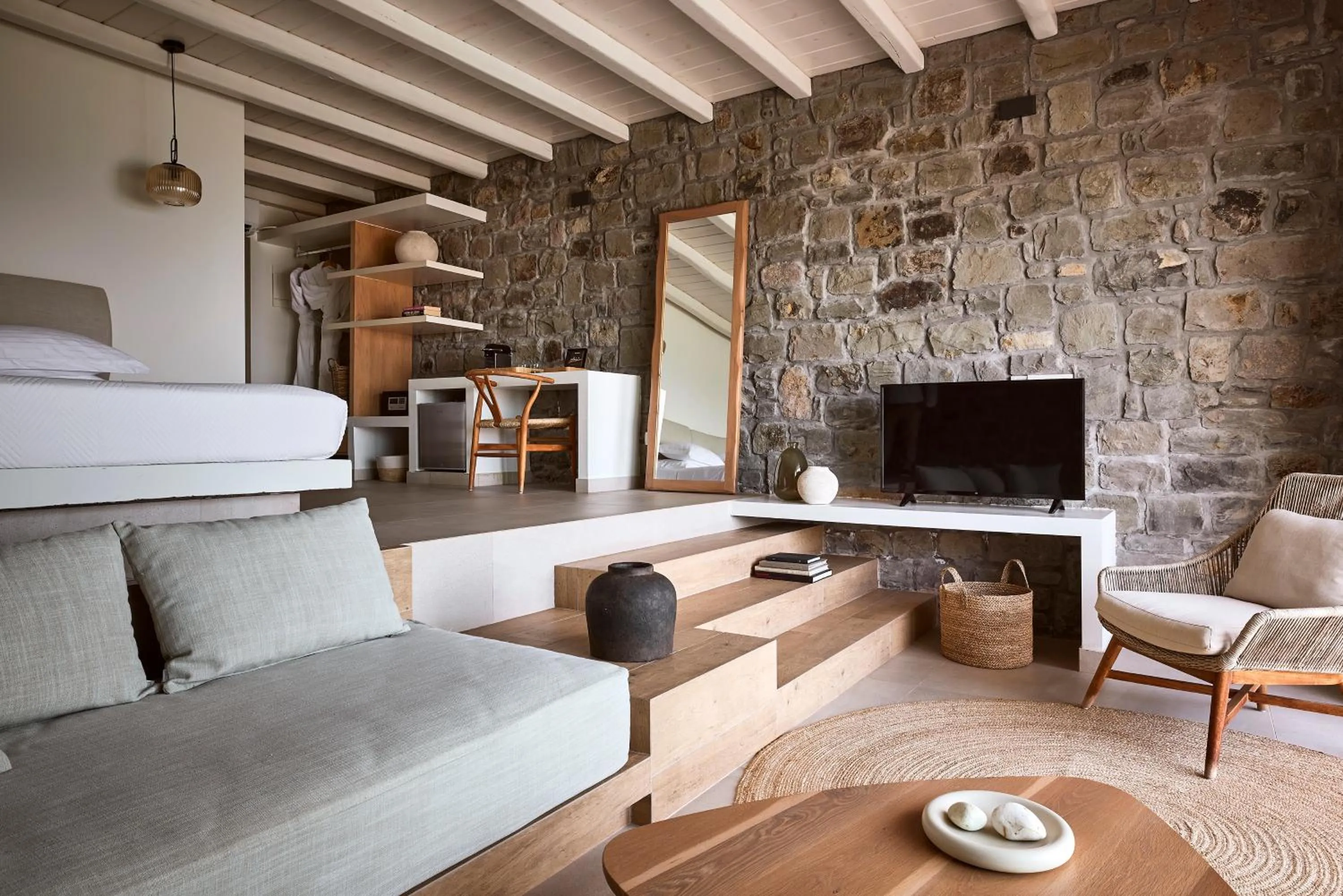 TV and multimedia in Hotel Milos Sea Resort