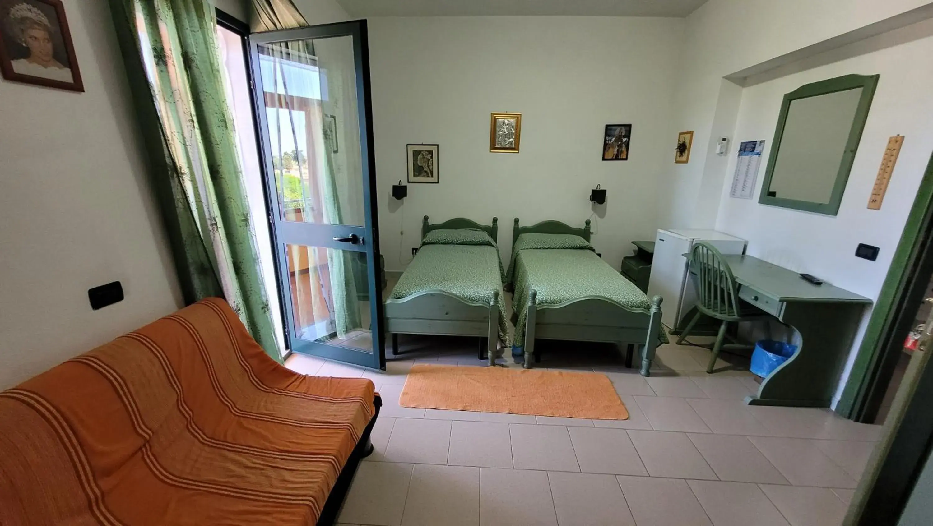 Double or Twin Room with Garden View in B&B da Donatella Double or Twin Room with Garden View in B&B da Donatella